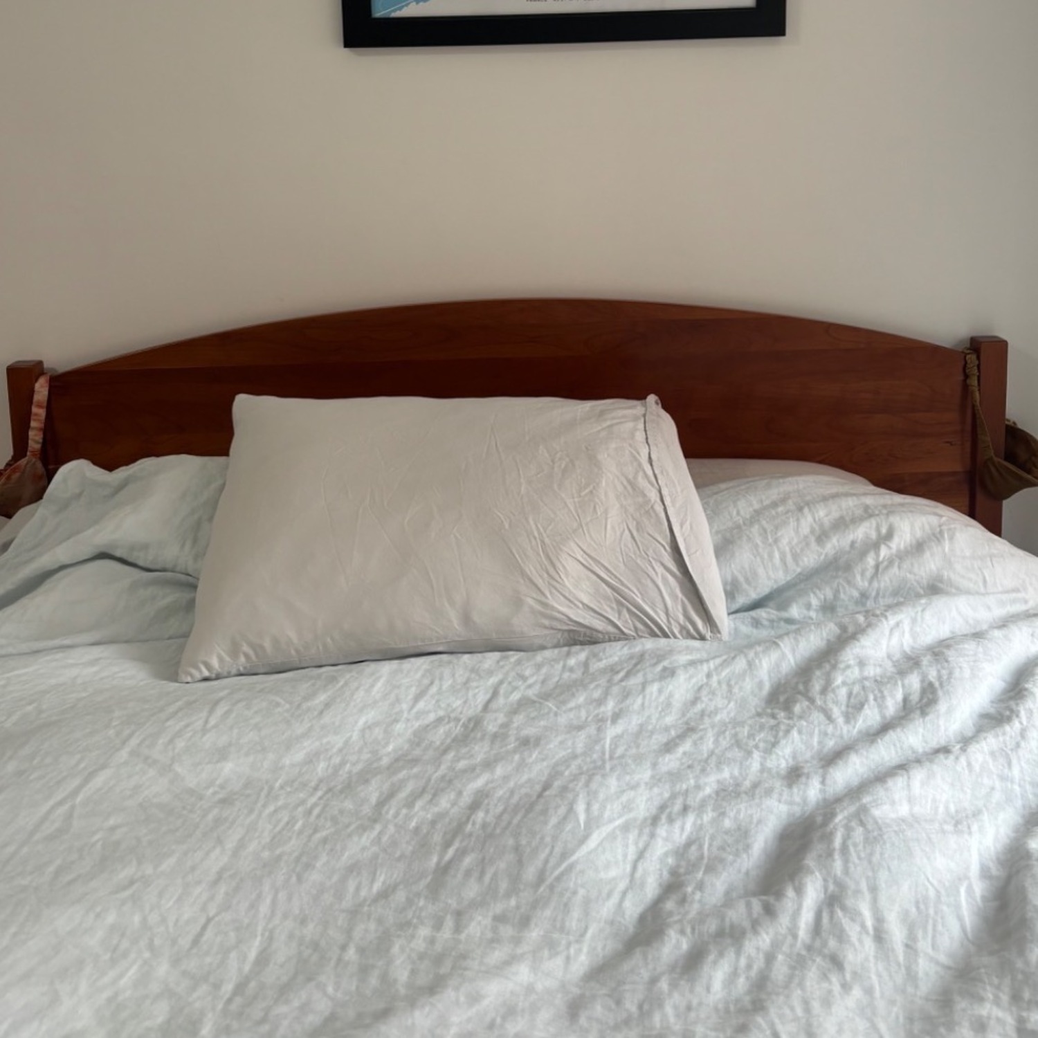 Circle Furniture 100% Cherry Queen Bed - image-1