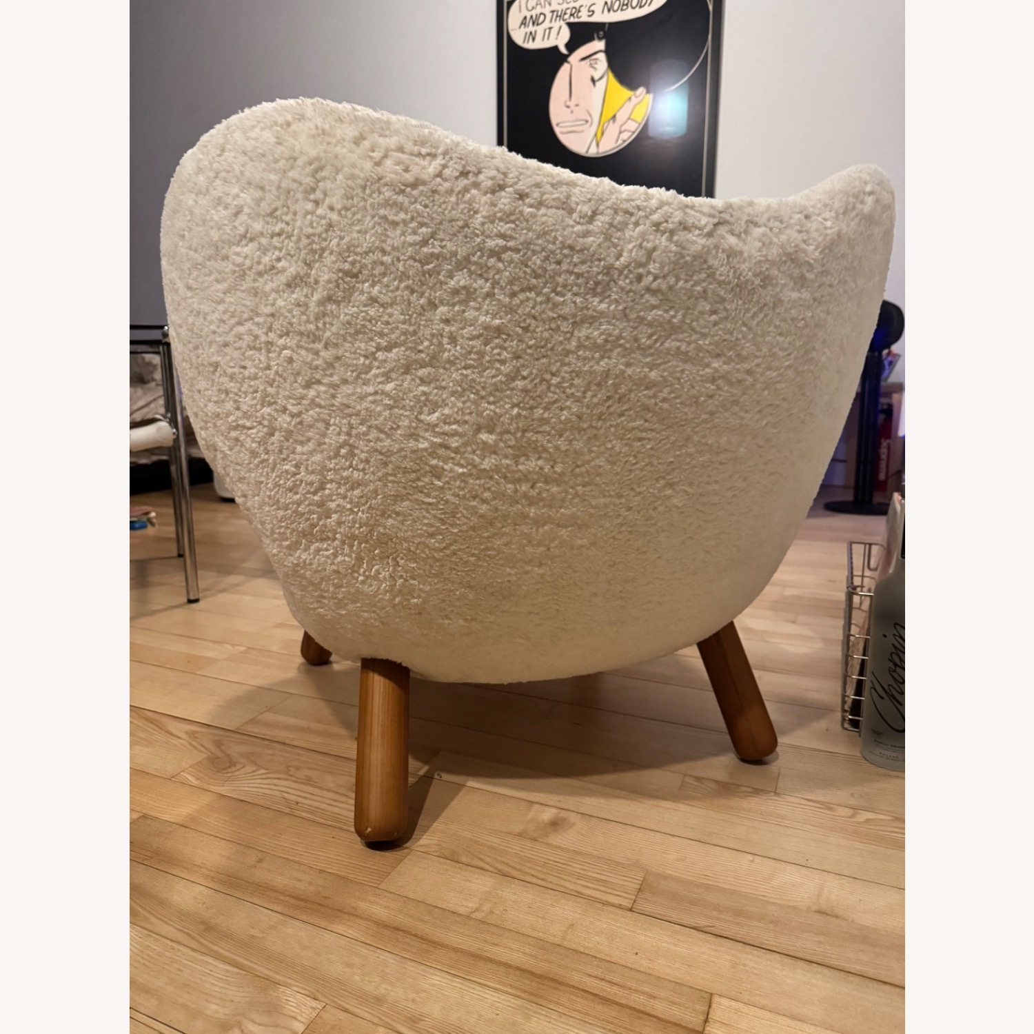 Pelican-Style Chair in Off-White - image-7