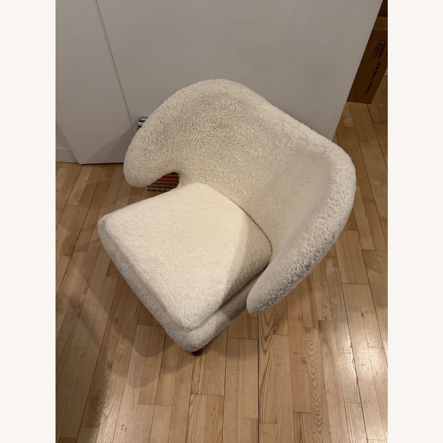 Pelican-Style Chair in Off-White - image-12
