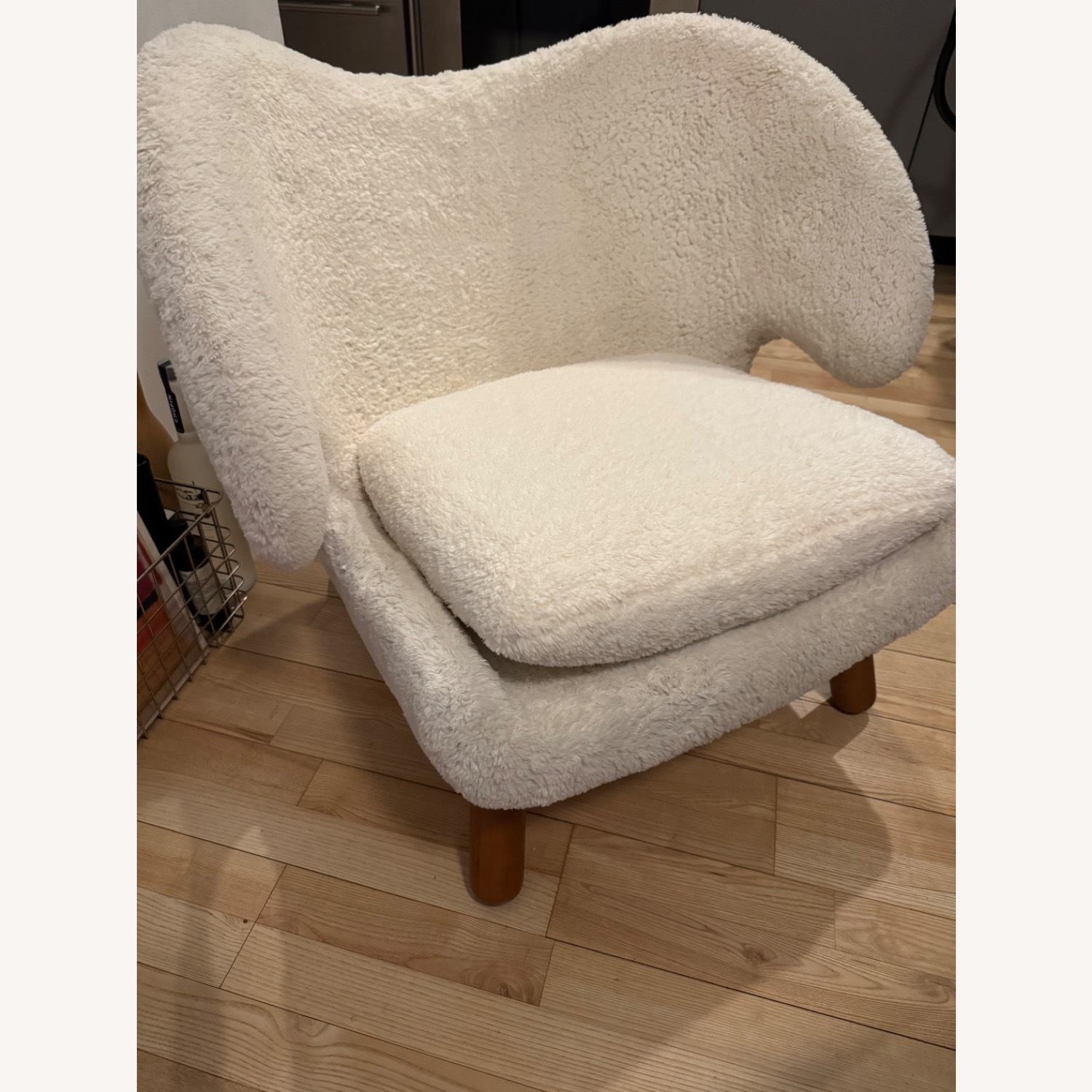 Pelican-Style Chair in Off-White - image-13