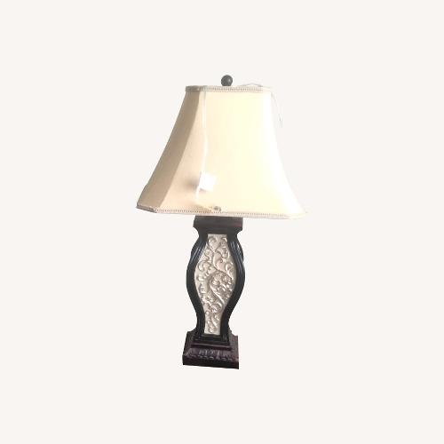 Used 2 Lamps for sale on AptDeco