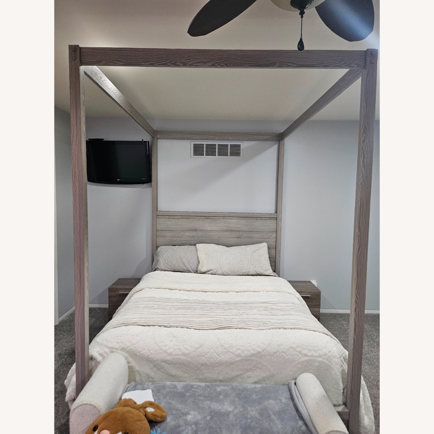 Light Gray Wood Queen Bed - image-5