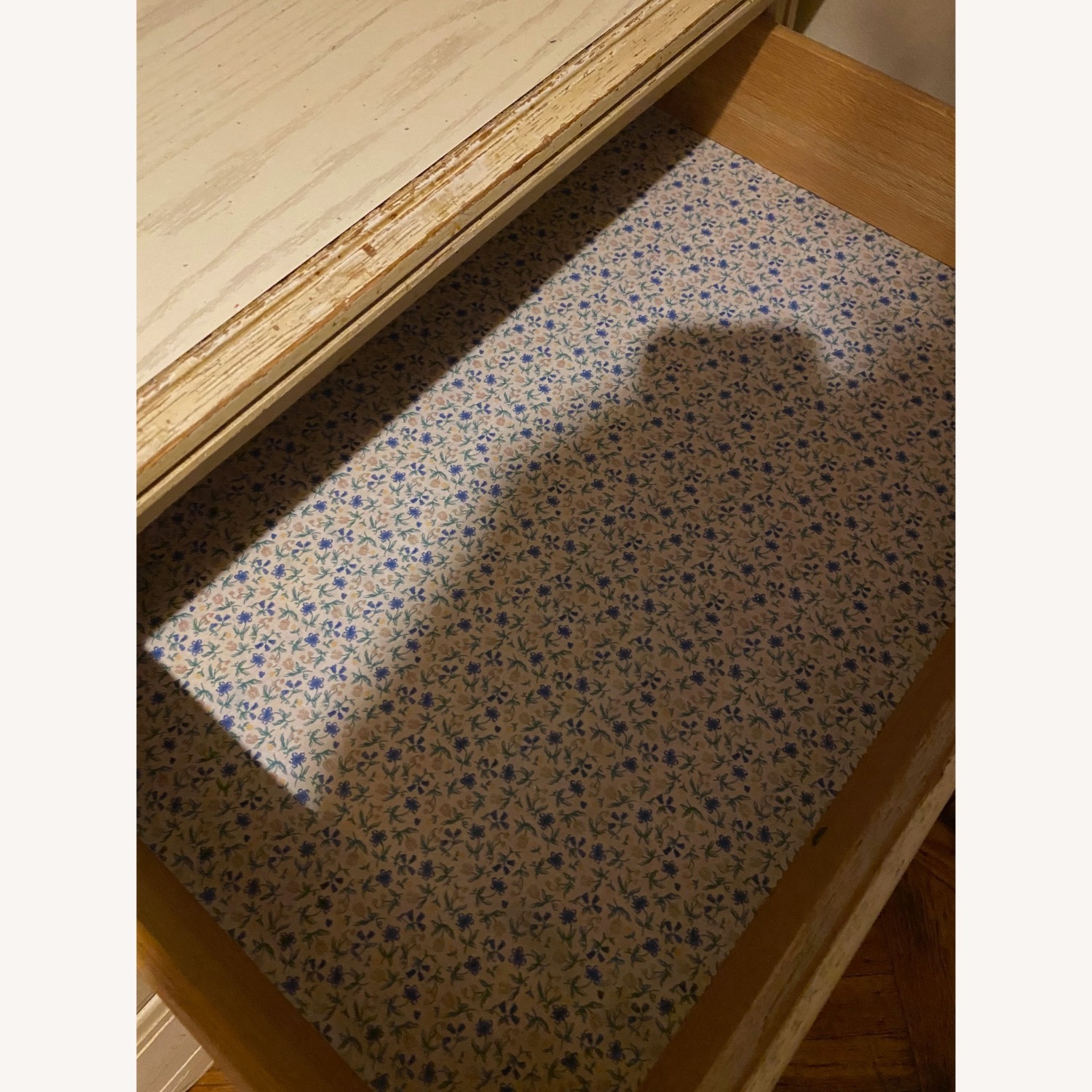 Charming Vintage Desk With Hutch - image-7