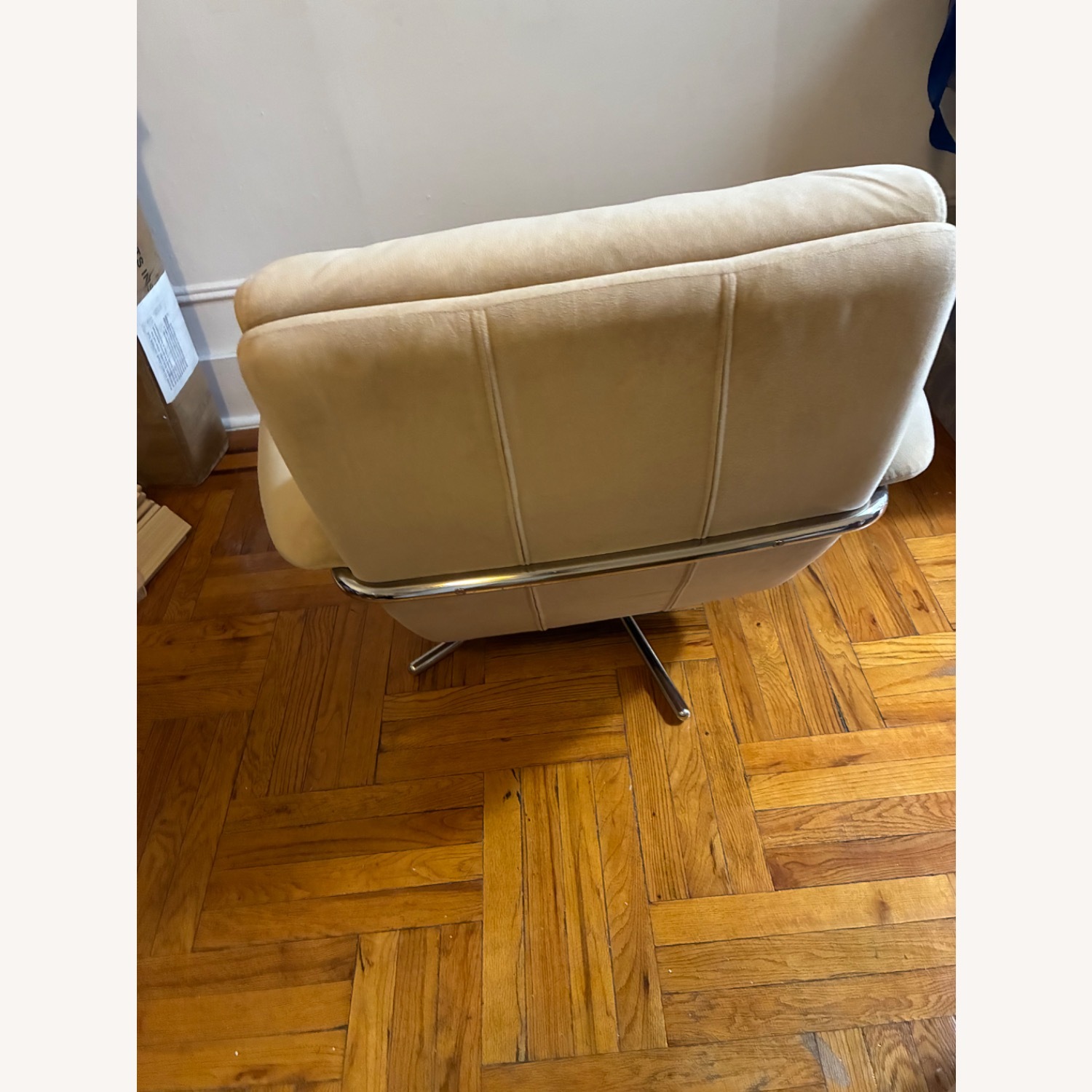 Kristoff Swivel Chair  - image-4