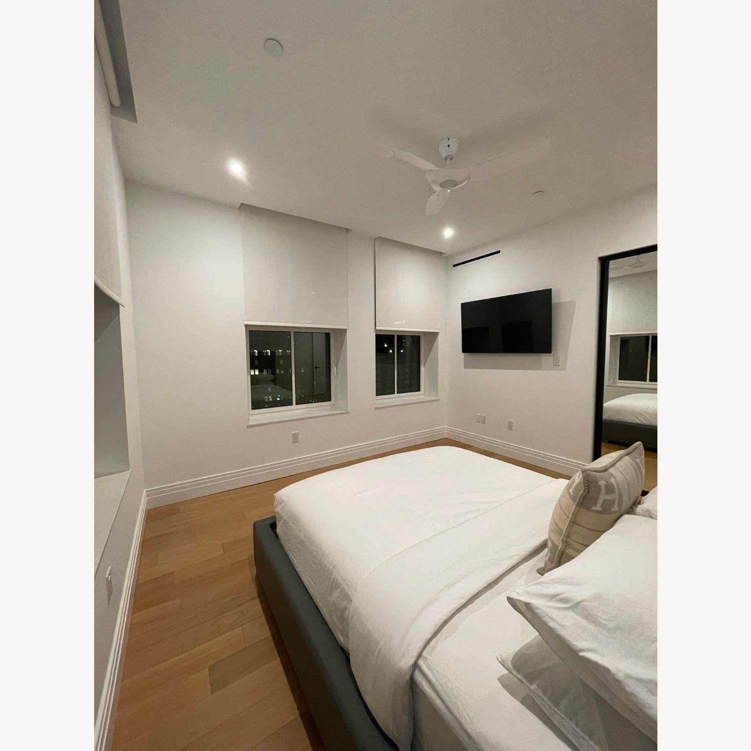 Modani  Cama Dark Gray Faux Leather Queen Bed - image-3