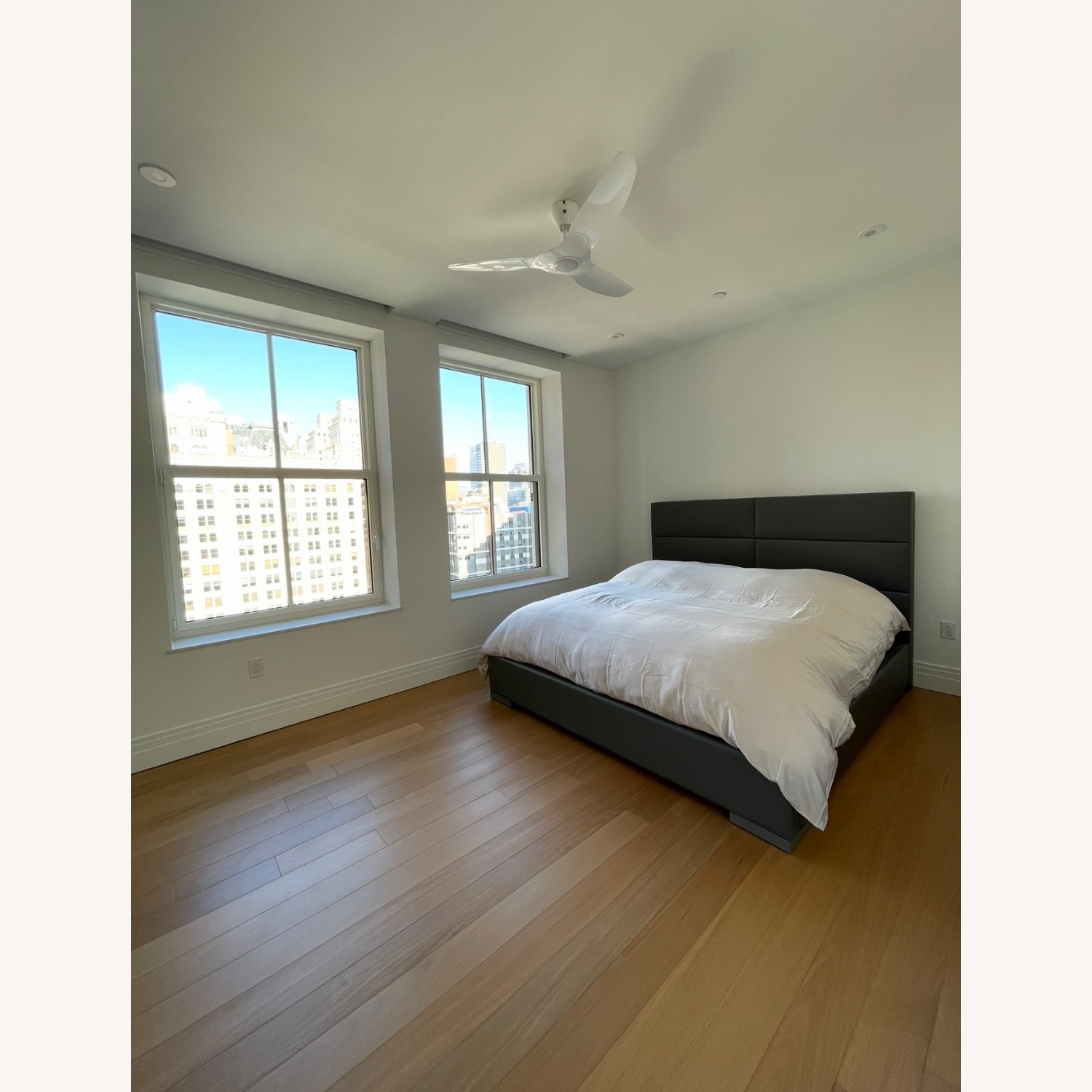 Modani Cama Dark Gray Faux Leather King Bed - image-2