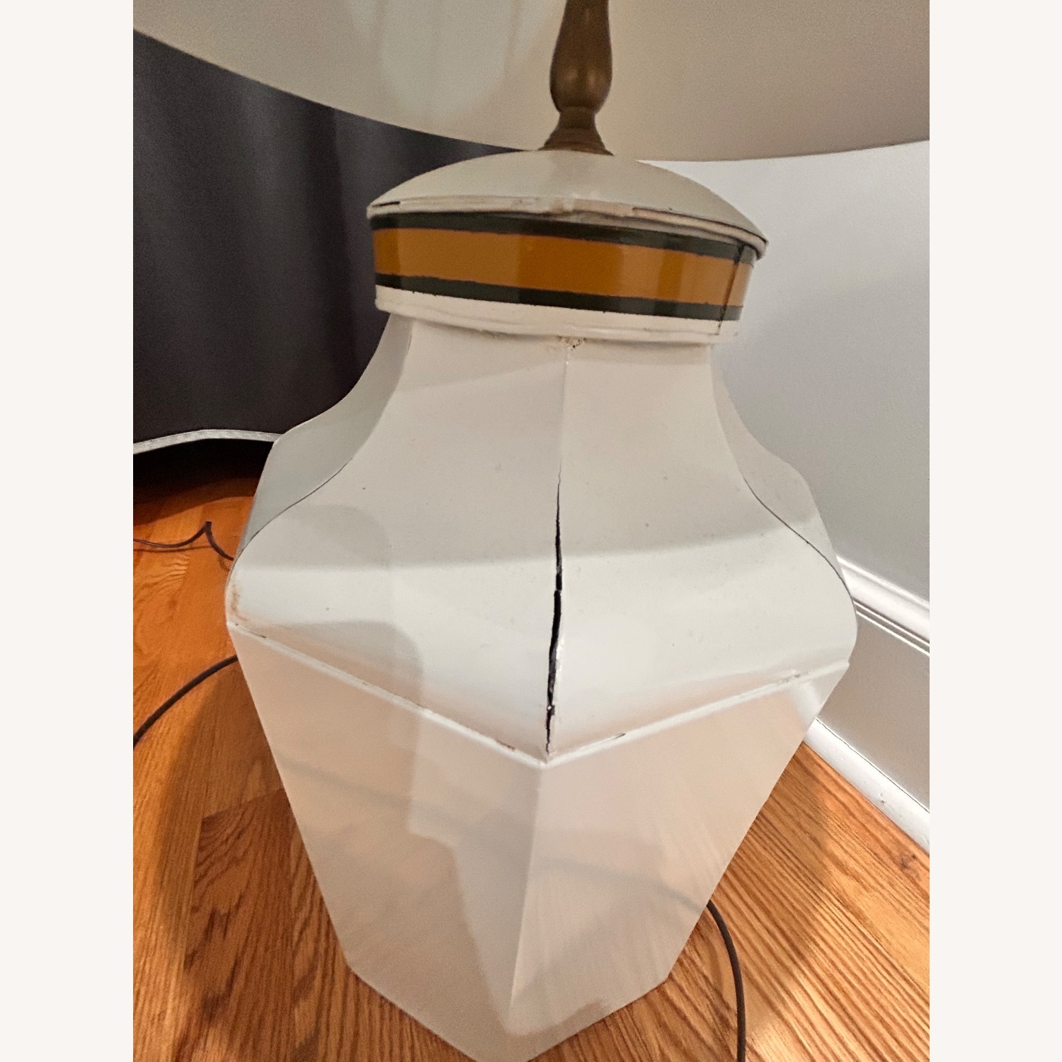 Vintage Hand Painted White Metal Table Lamp - image-4