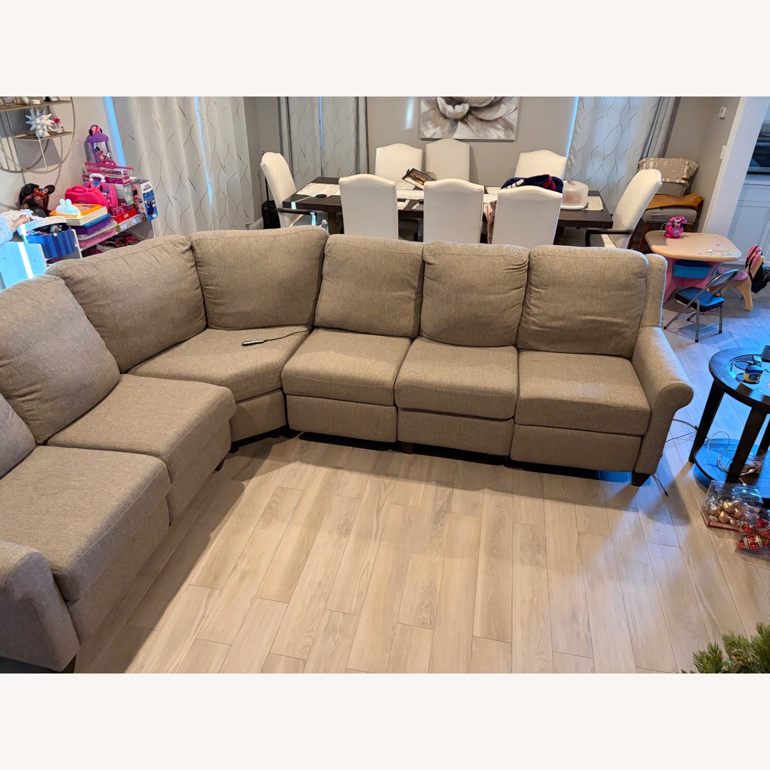 Bassett Magnificent Motion 4 Piece Sectional - image-4