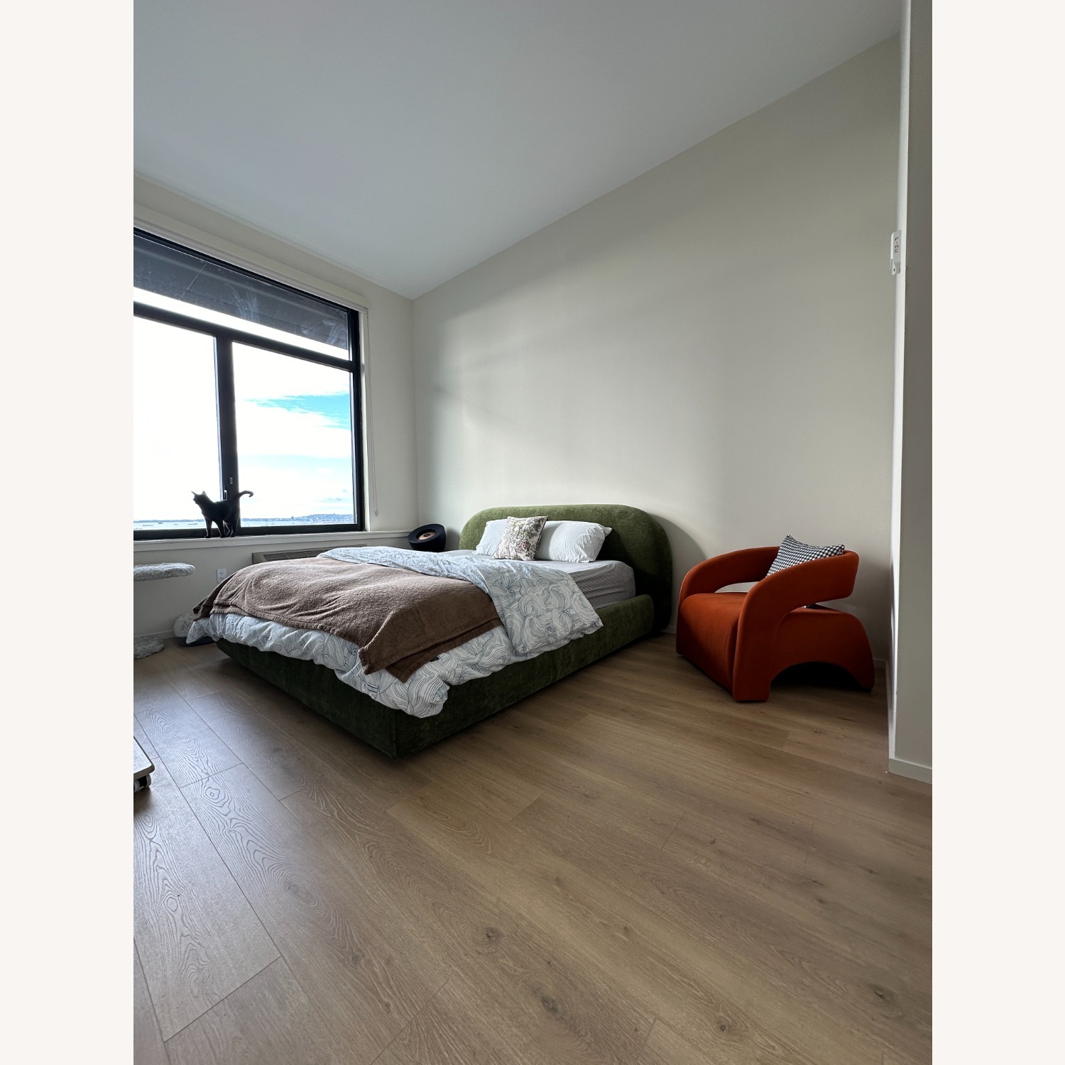 AllModern Sadarius Green Velvet King Bed - image-8