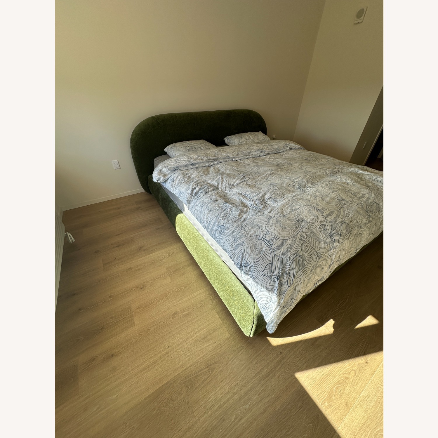 AllModern Sadarius Green Velvet King Bed - image-9