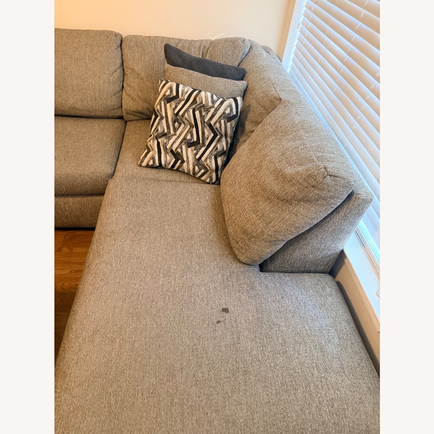 Rooms To Go Sutterfield 2 Pc Sectional - image-7