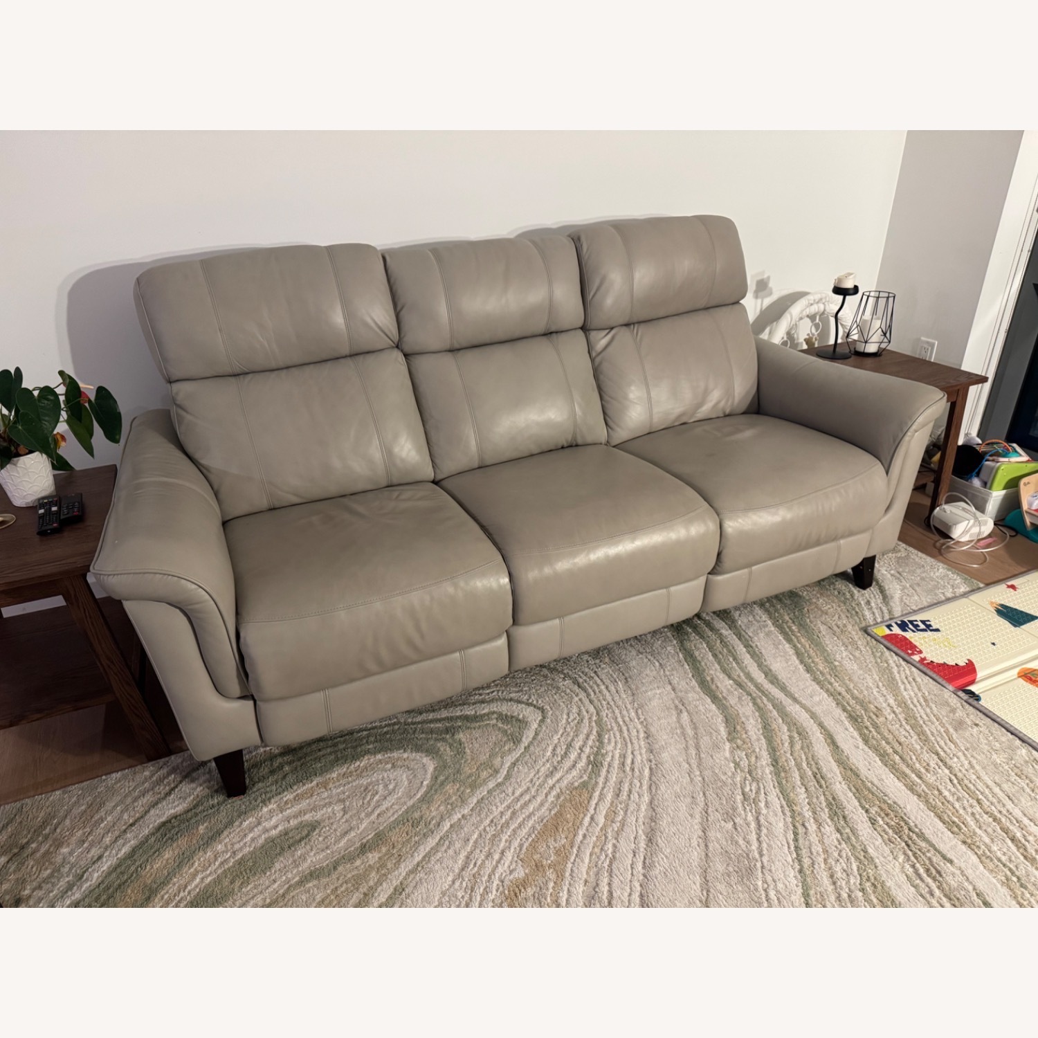 Rooms-To-Go Power Recliner 3-Seater Leather Sofa - image-1