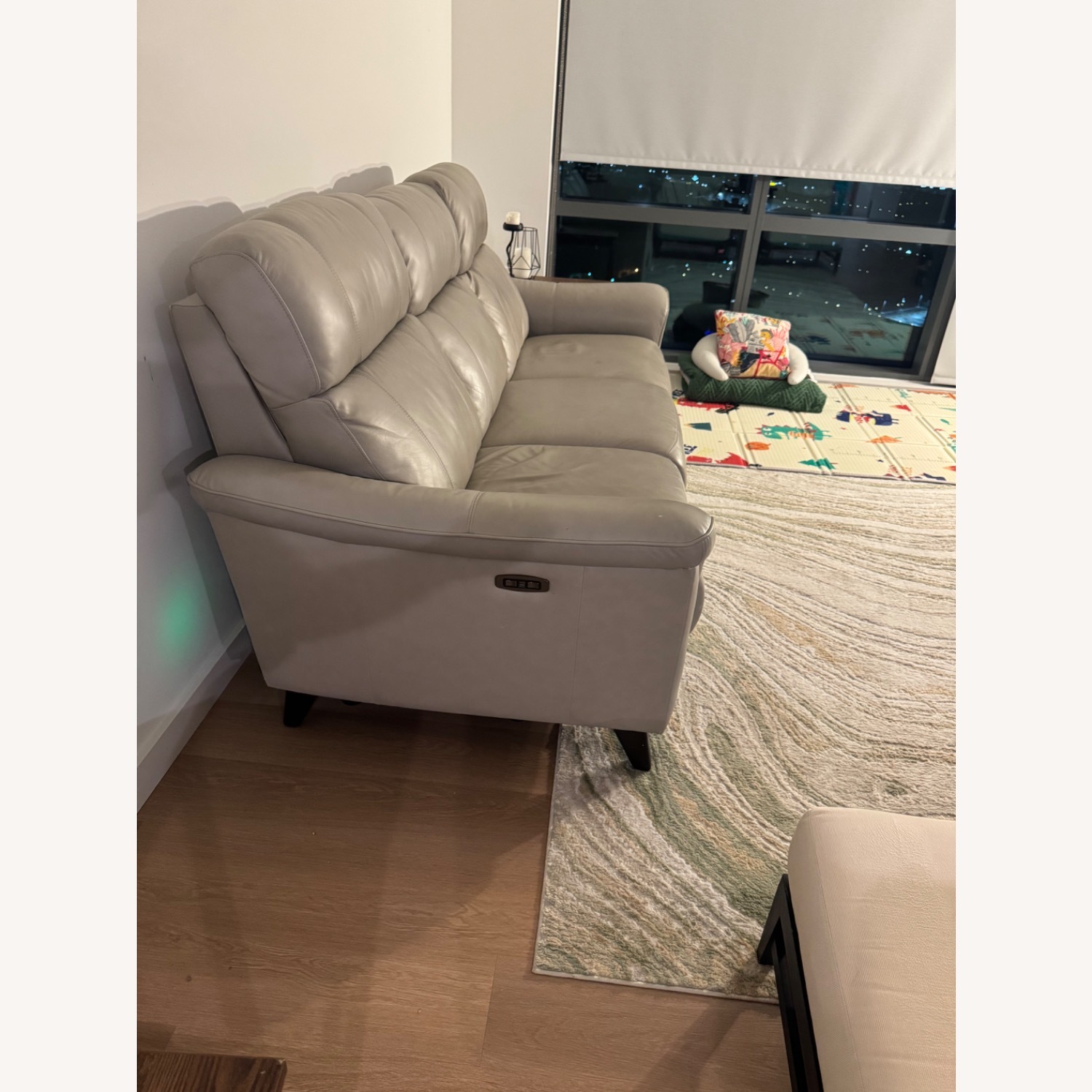 Rooms-To-Go Power Recliner 3-Seater Leather Sofa - image-3