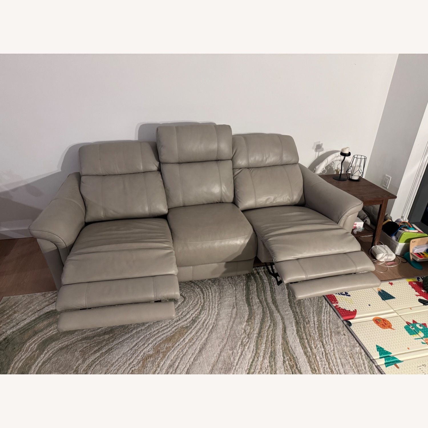 Rooms-To-Go Power Recliner 3-Seater Leather Sofa - image-2