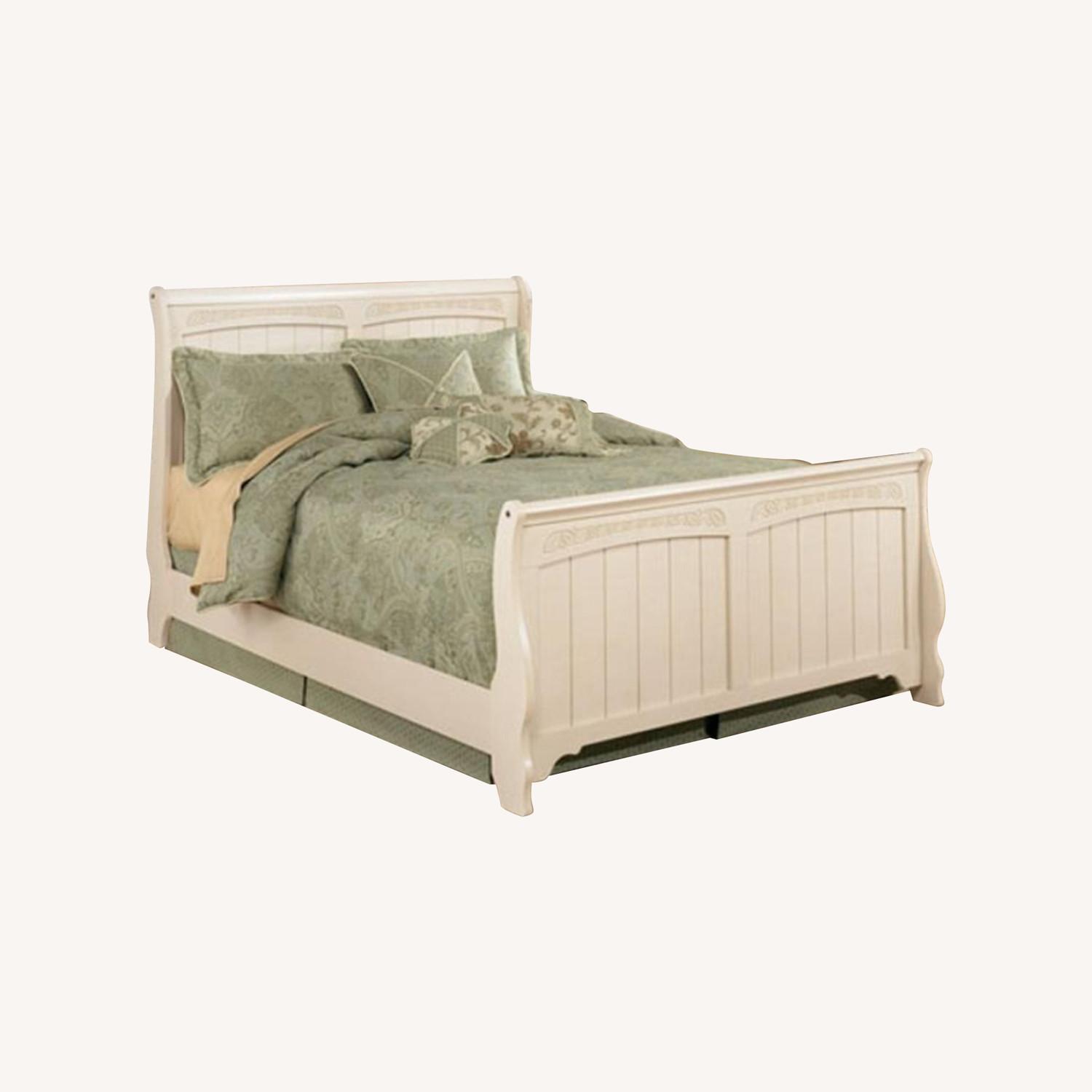 Natural Wood Full Bed - image-0