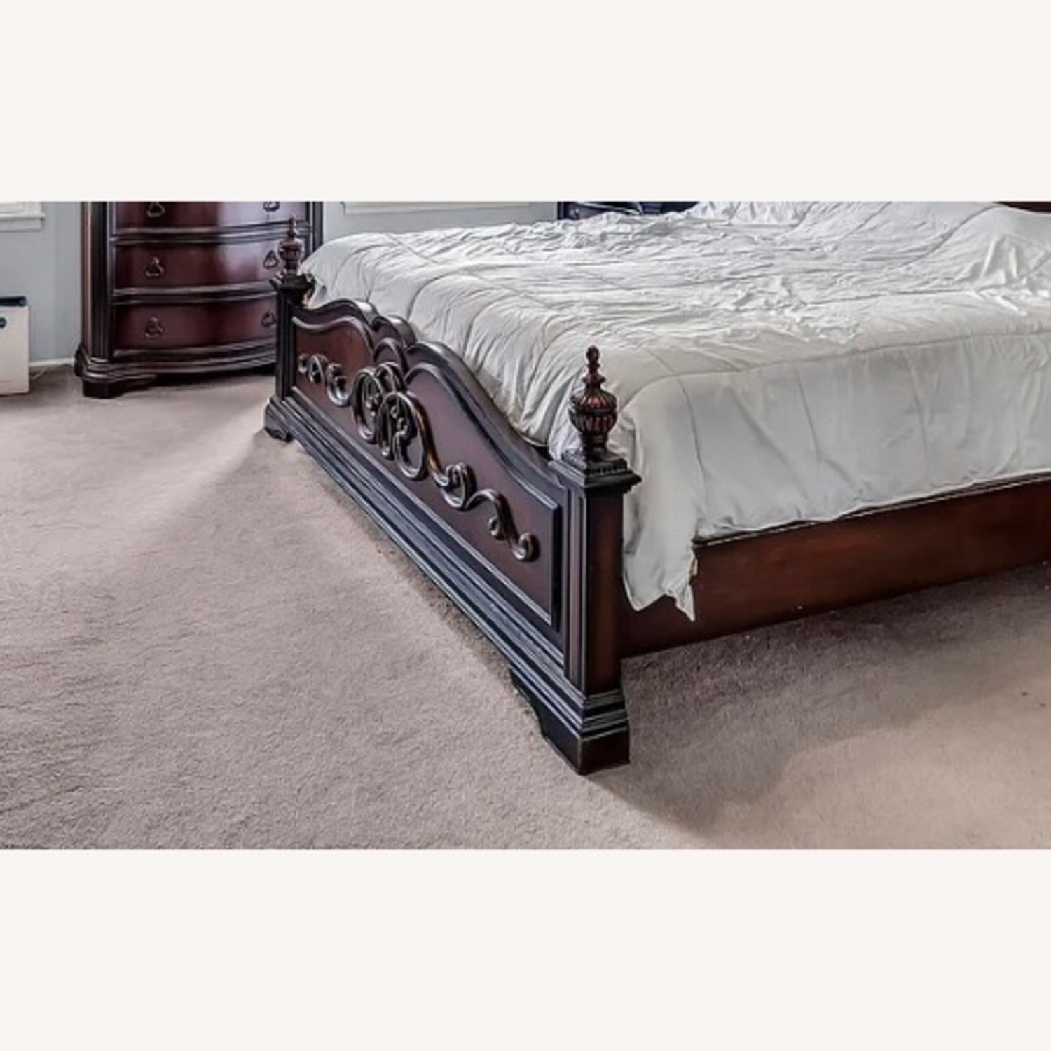  Raymour & Flanagan King Bed - image-3