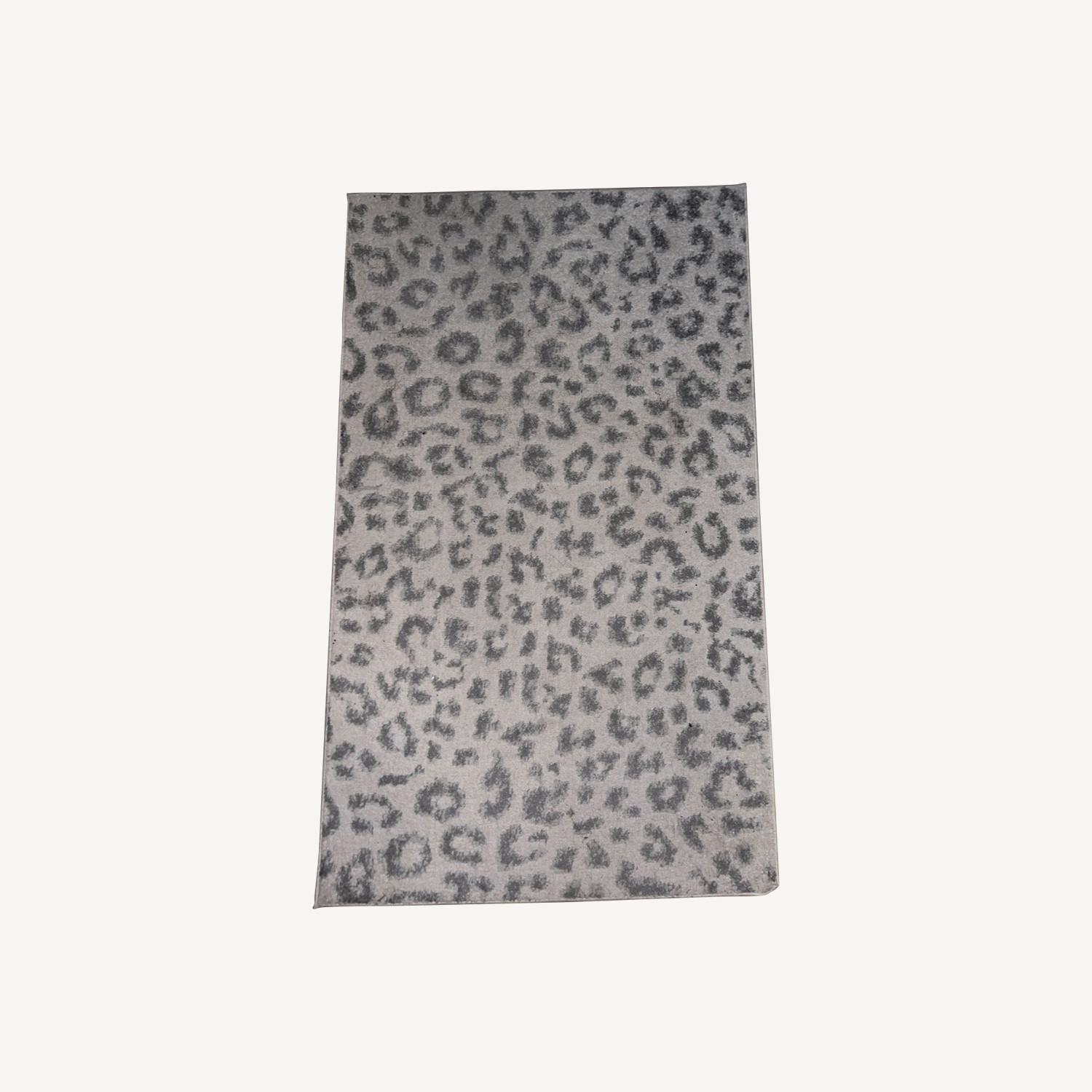 3X5 Chic Leopard Area Rug - image-0