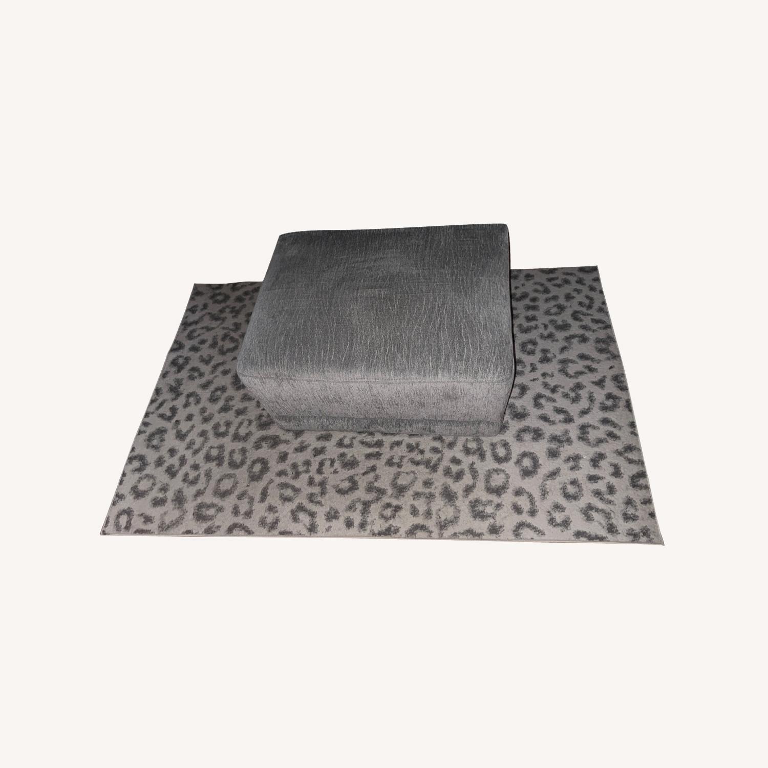 5x8" Chic Leopard Area Rug - image-0