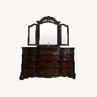 Raymour & Flanigan Dresser