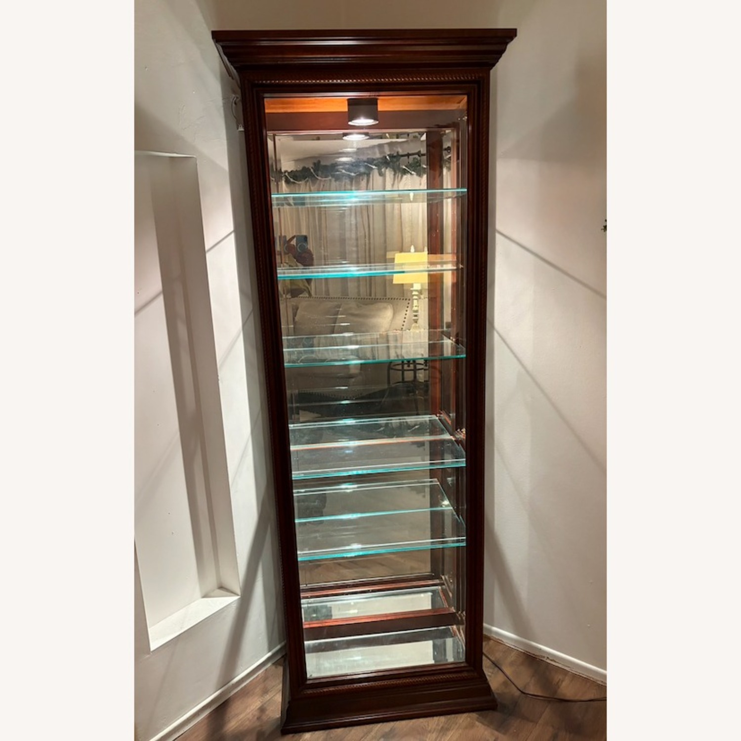 Pulaski Side Entry Curio with Glass Shelves - image-2