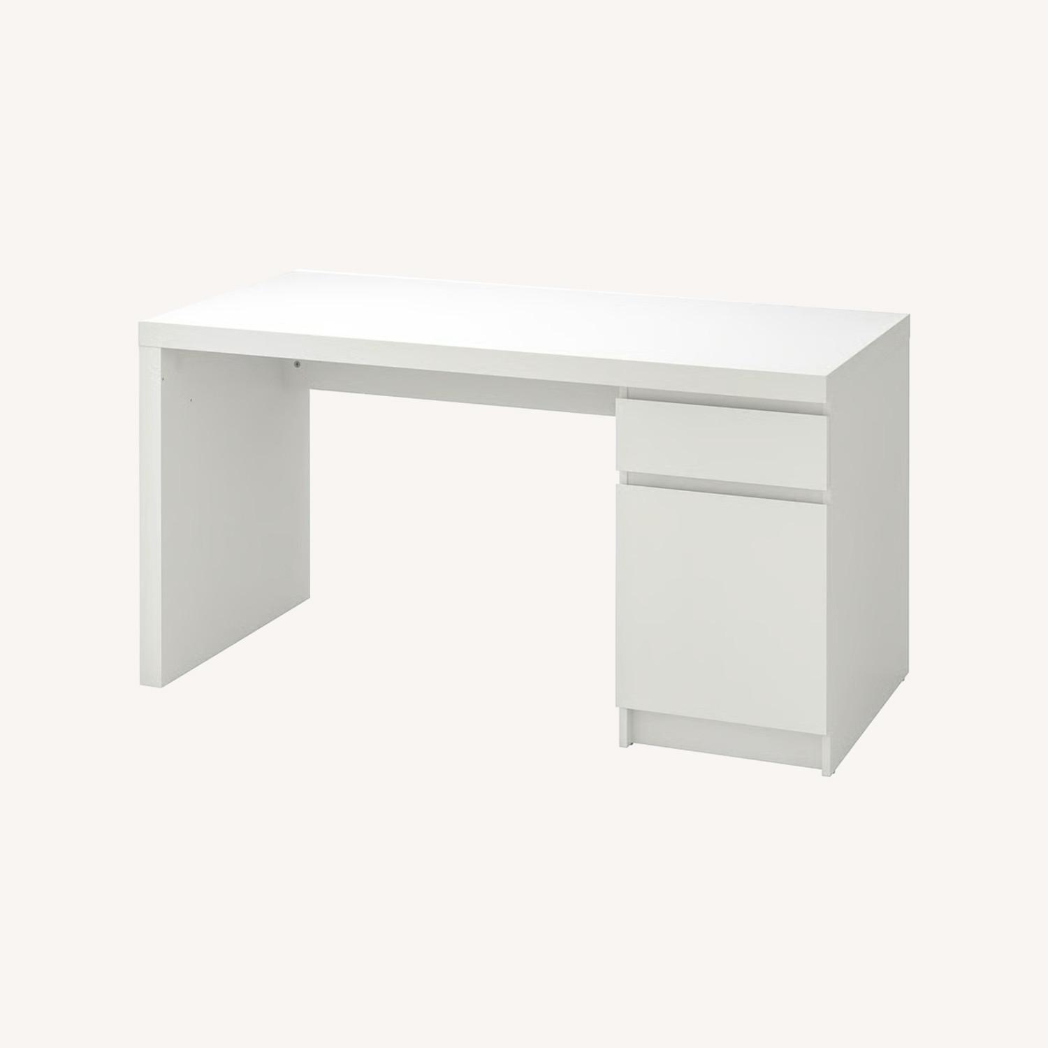 White Desk - image-0