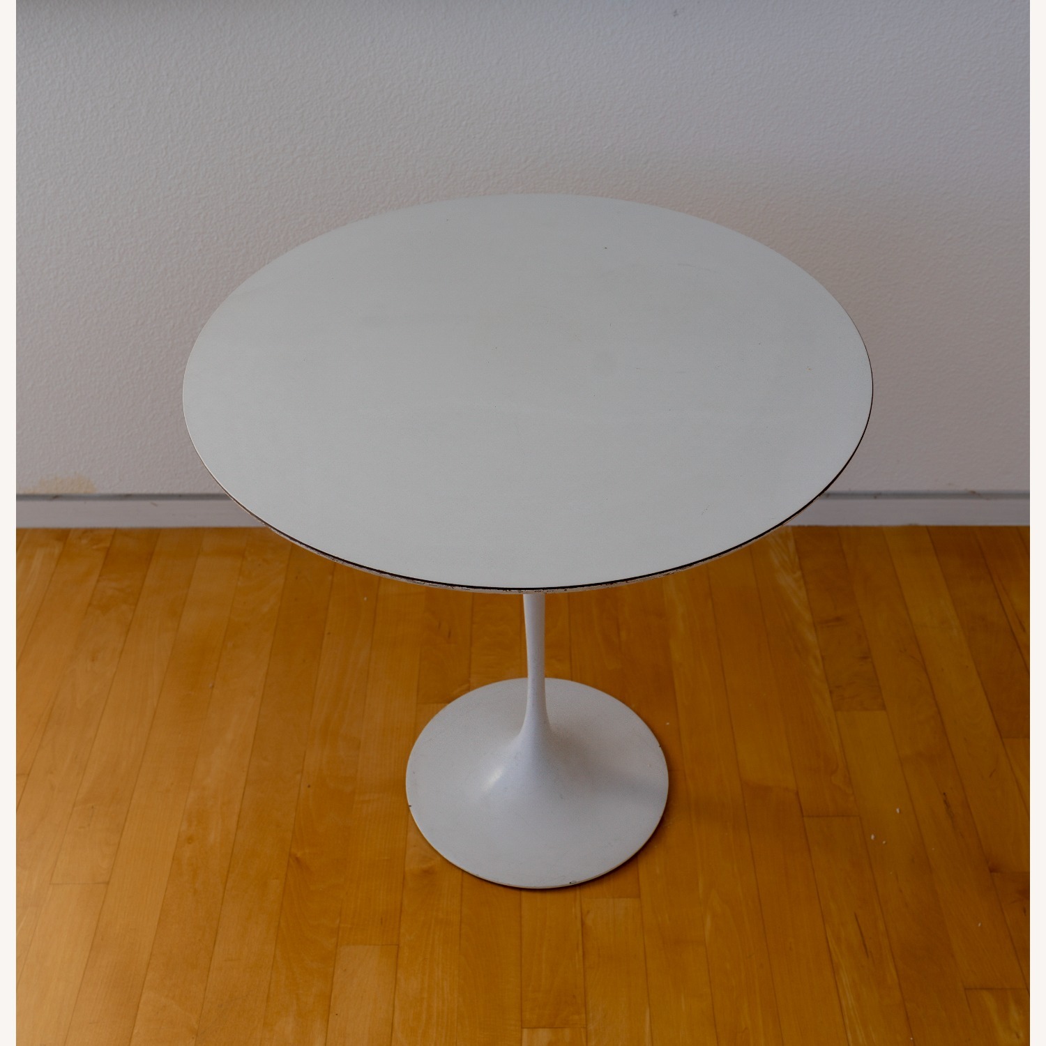 Knoll Saarinen Side Table - image-1