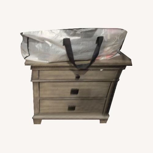 Used 2 Nightstands for sale on AptDeco