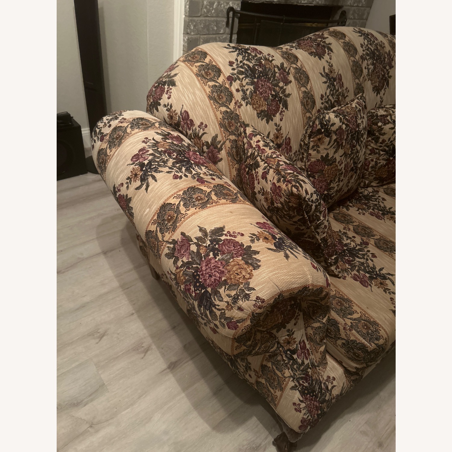 Couch - image-2