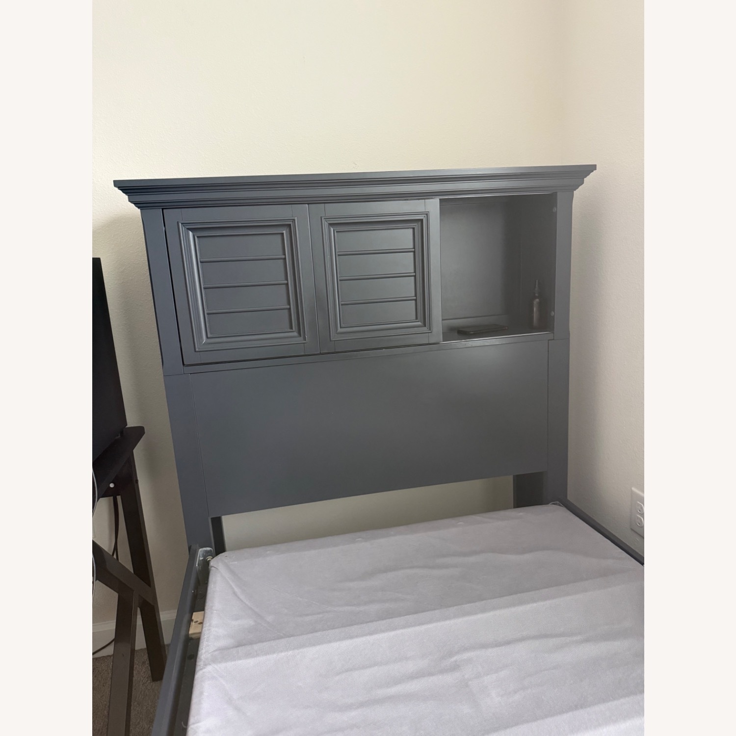 Rooms To Go Cubby Bookcase Headboard Bed - image-5