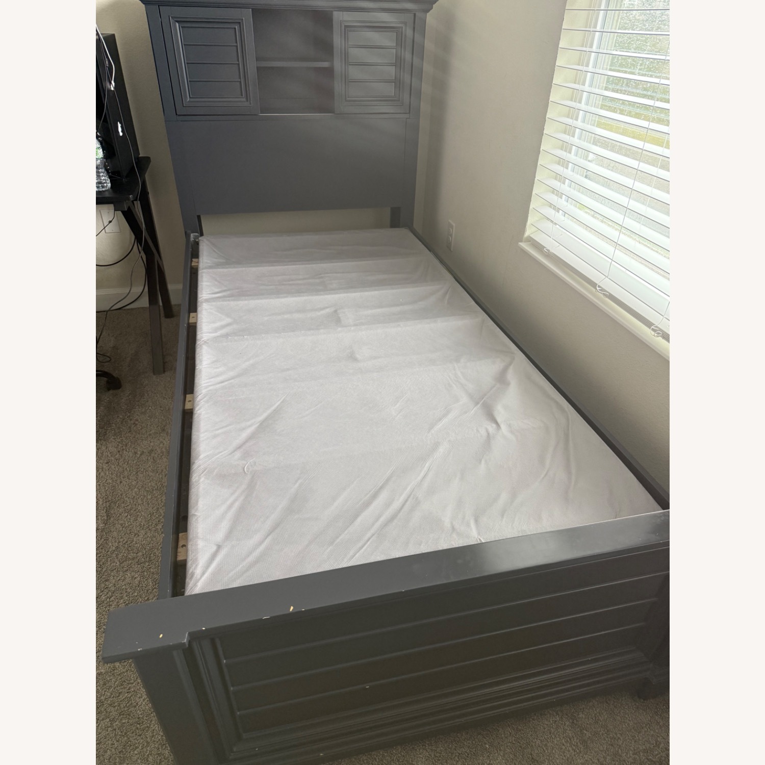 Rooms To Go Cubby Bookcase Headboard Bed - image-8