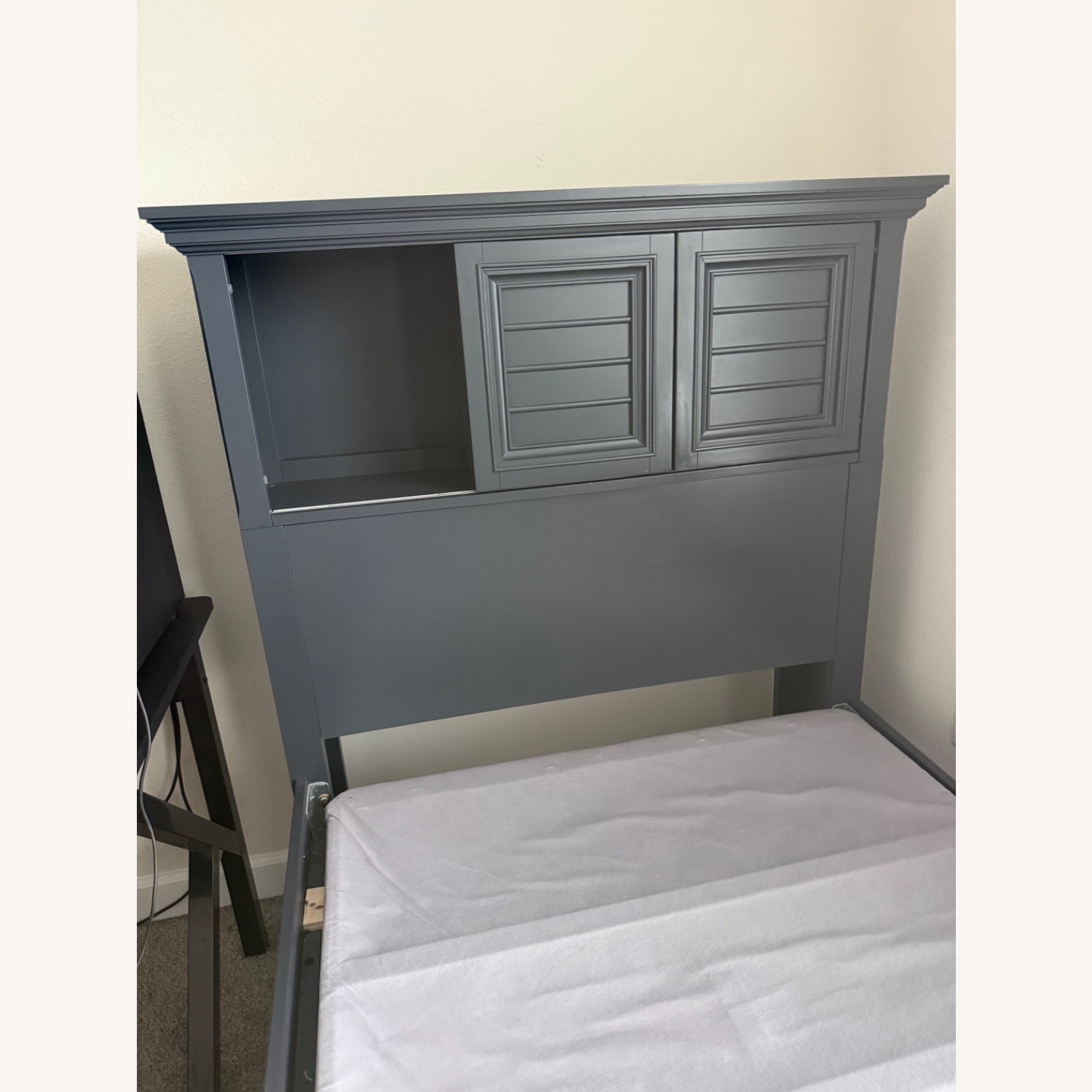 Rooms To Go Cubby Bookcase Headboard Bed - image-6