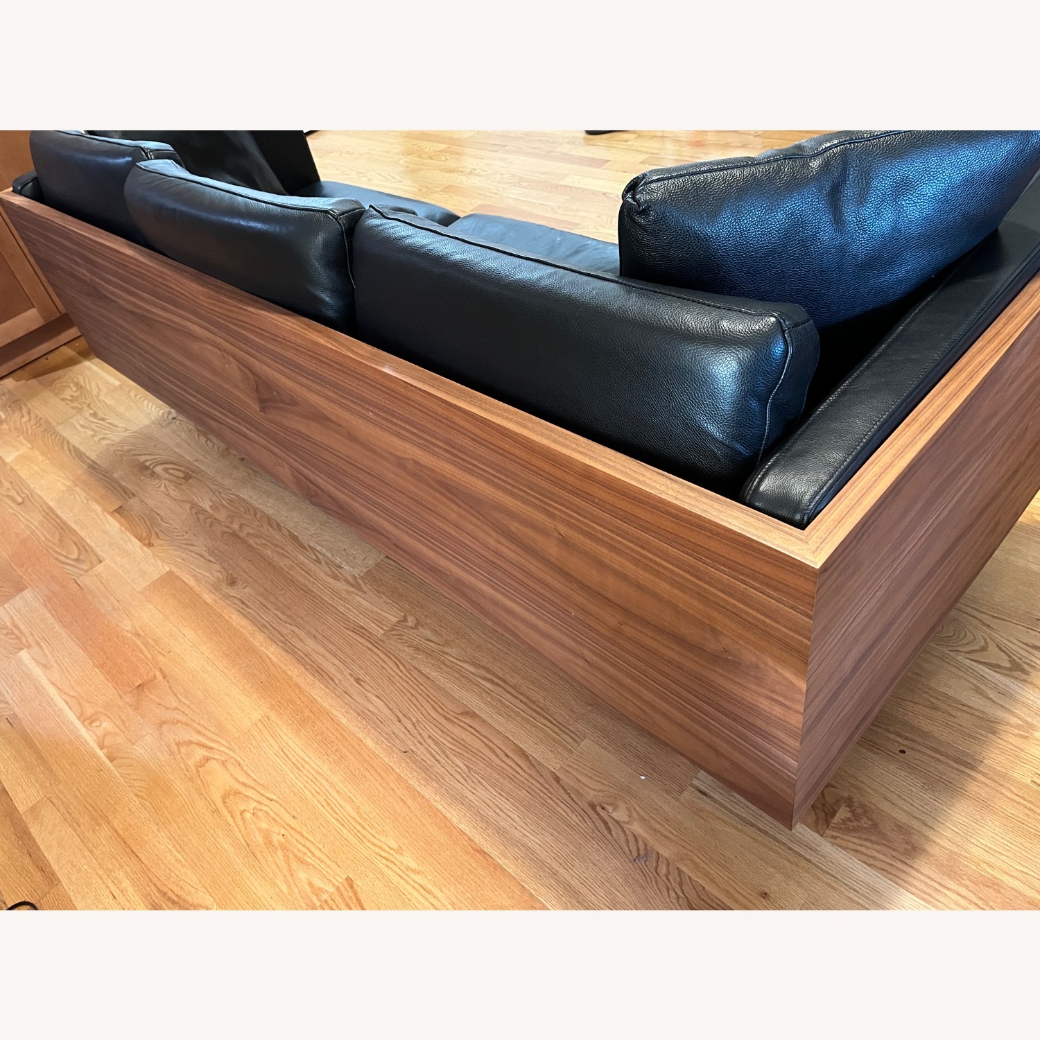 Kardiel Woodrow Lush Sofa - image-4