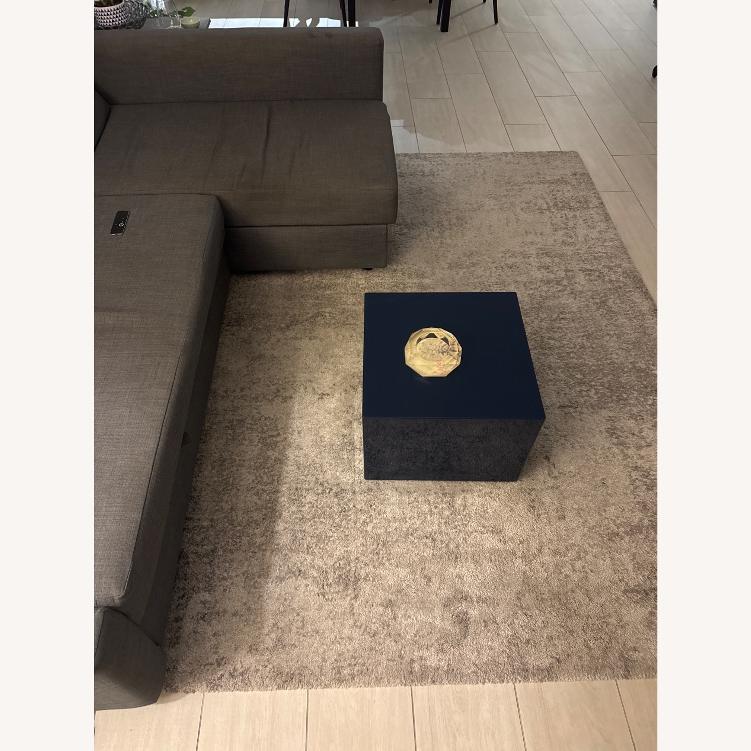 Gorgeous Light Gray Area Rug 5.7' x 7.1' - image-1