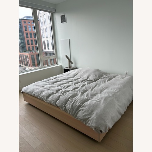 Used Axel Wannberg Floating Bed, King Size for sale on AptDeco