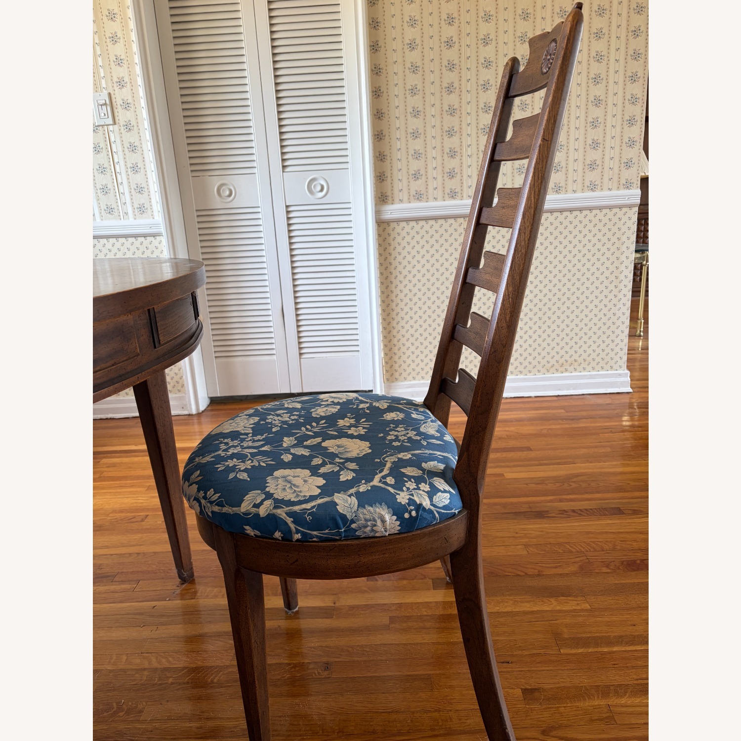 Dining Table with 3 Leaves and 4 Chairs - image-6