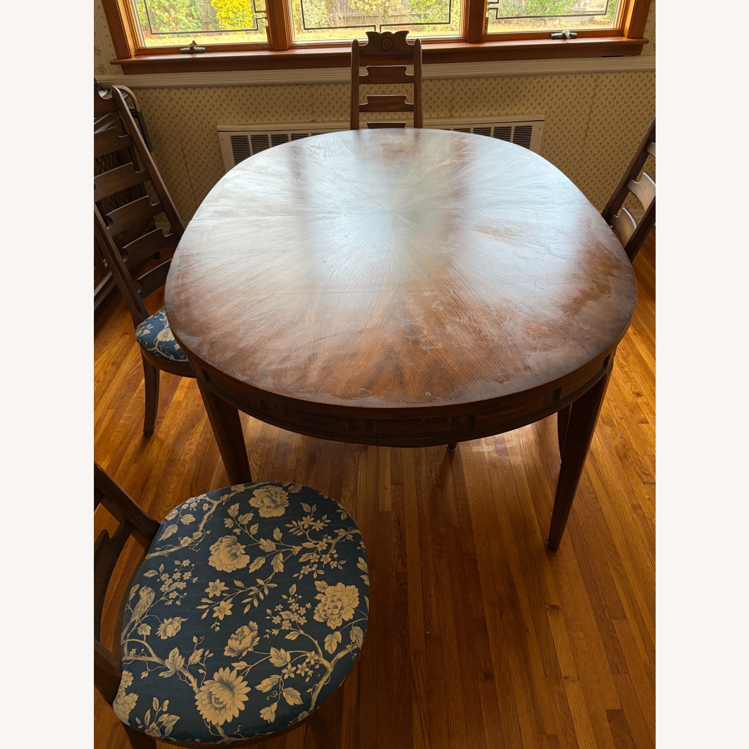 Dining Table with 3 Leaves and 4 Chairs - image-0