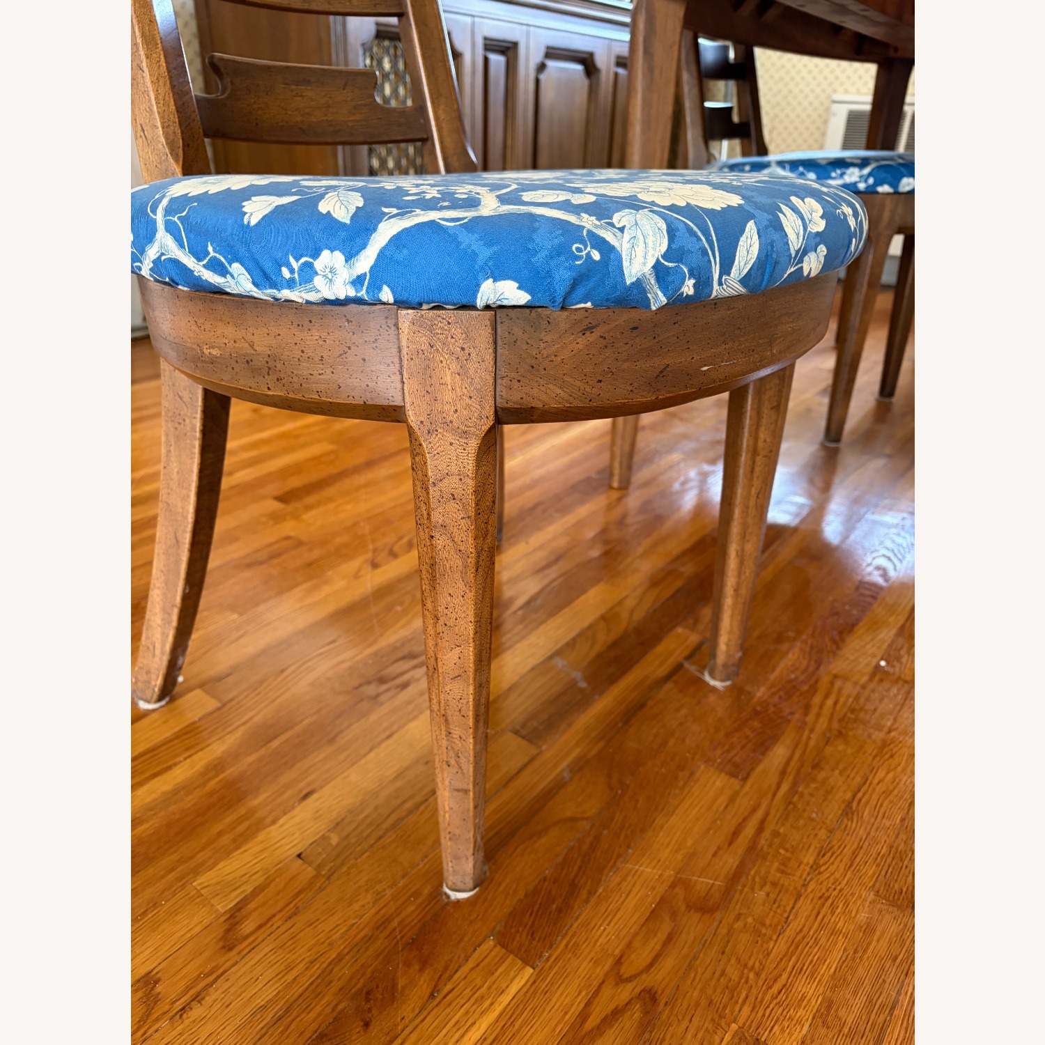 Dining Table with 3 Leaves and 4 Chairs - image-5