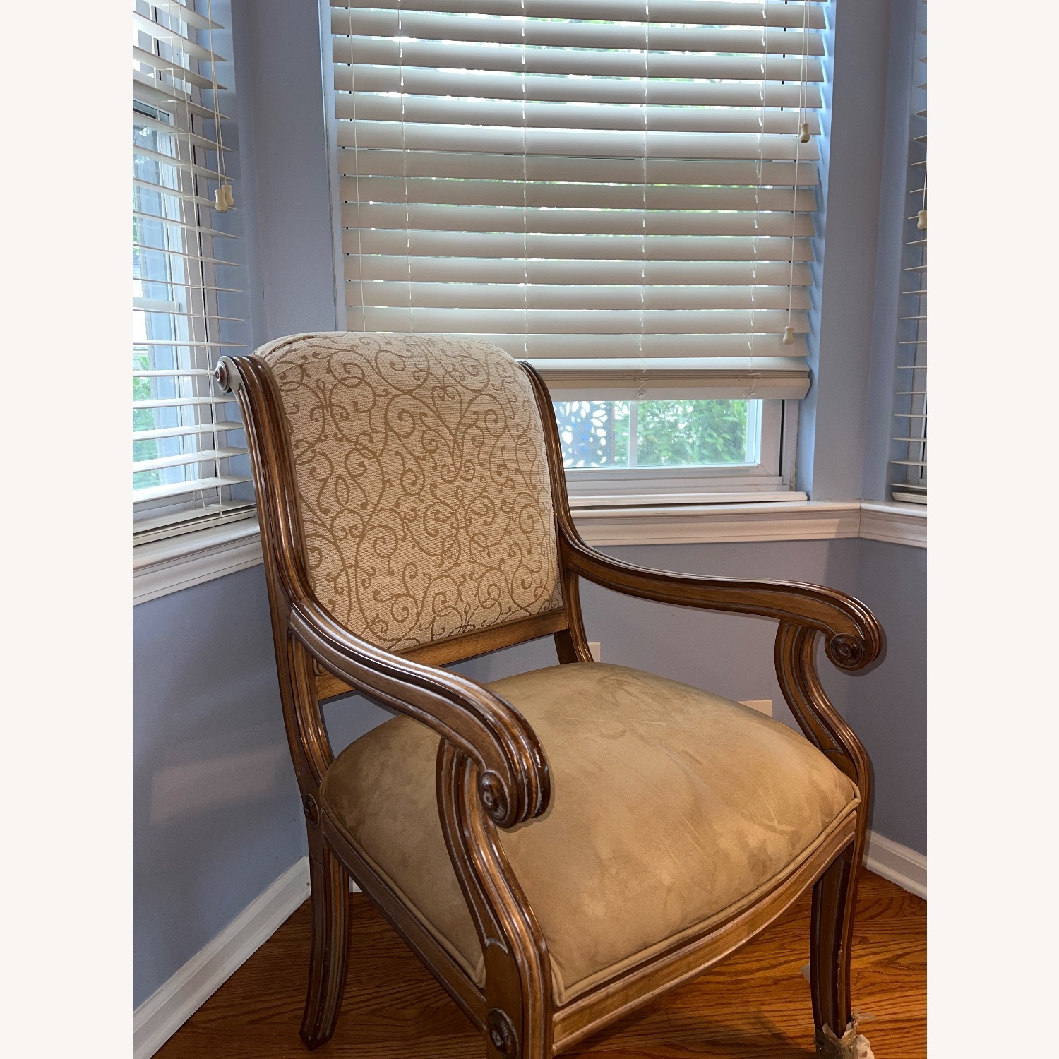 Kreiss Fleur De Lis Dining Table -  Stone-Top - image-9