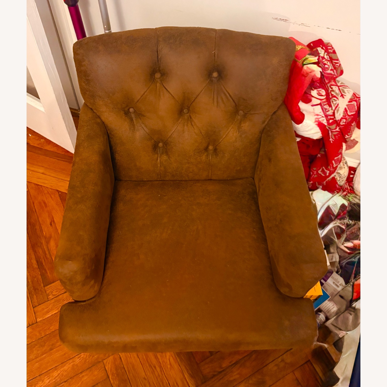 Safavieh Classic Brown Tufted Club Chair - image-3