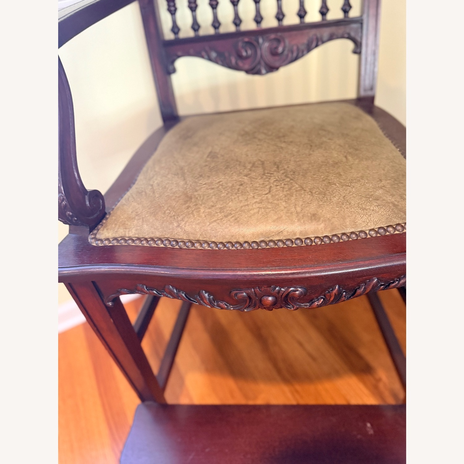 Vintage Hand-Carved Billiards Chair / Gentleman’s - image-3