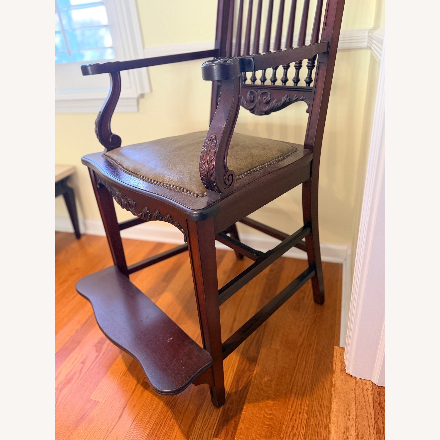 Vintage Hand-Carved Billiards Chair / Gentleman’s - image-1