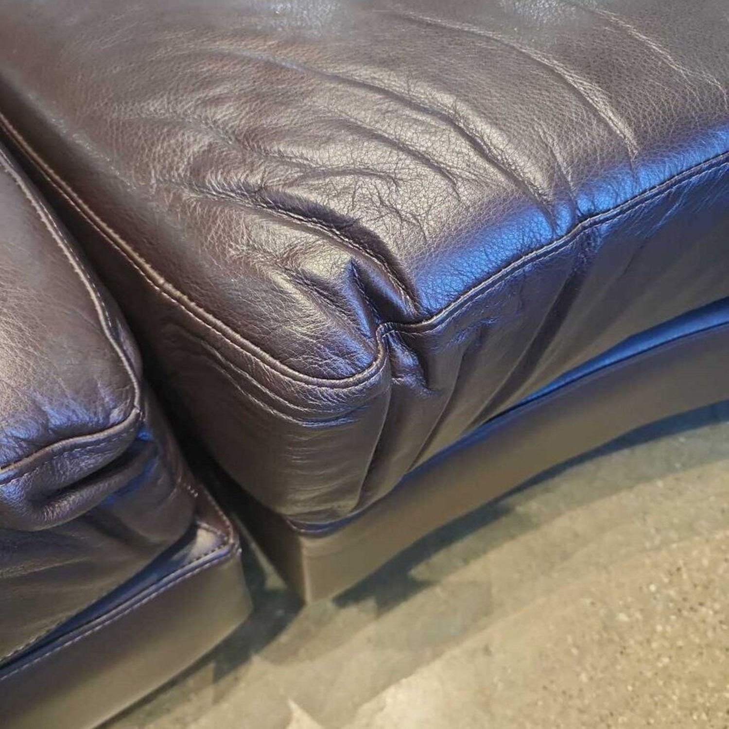 Menlo 3pc Curved Leather Sectional - image-9