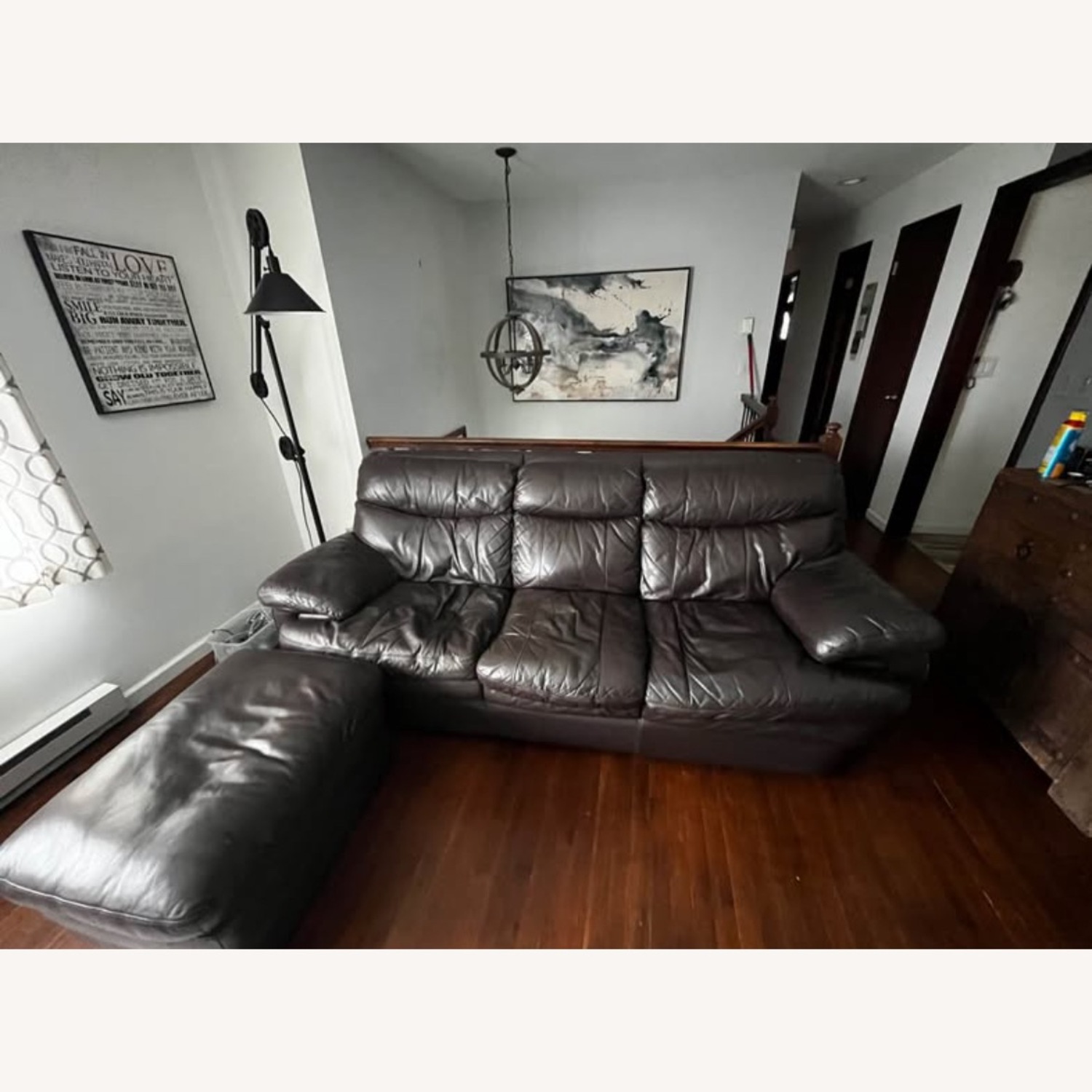 Raymour & Flanigan Leather Sofá with Puff - image-2