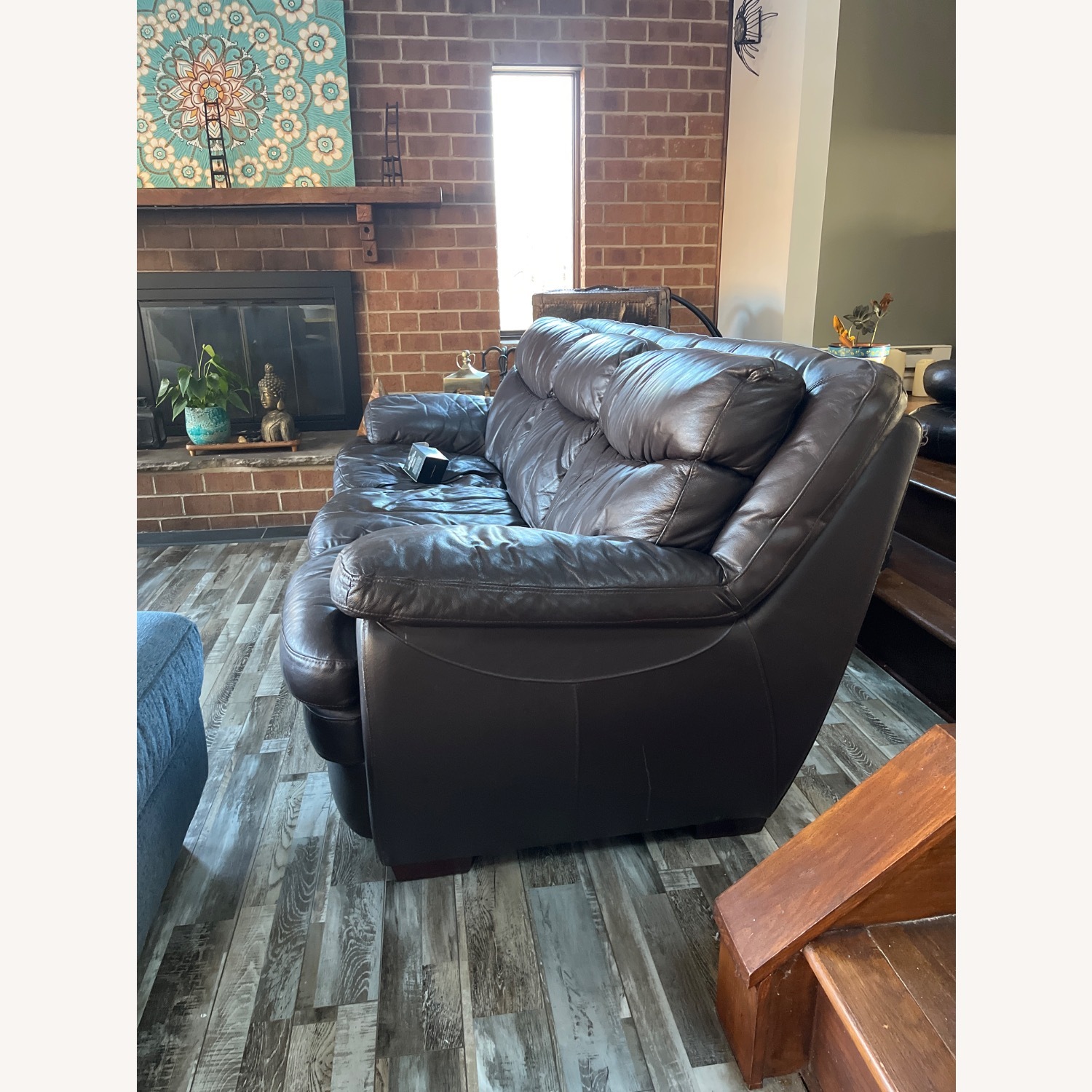 Raymour & Flanigan Leather Sofá with Puff - image-3