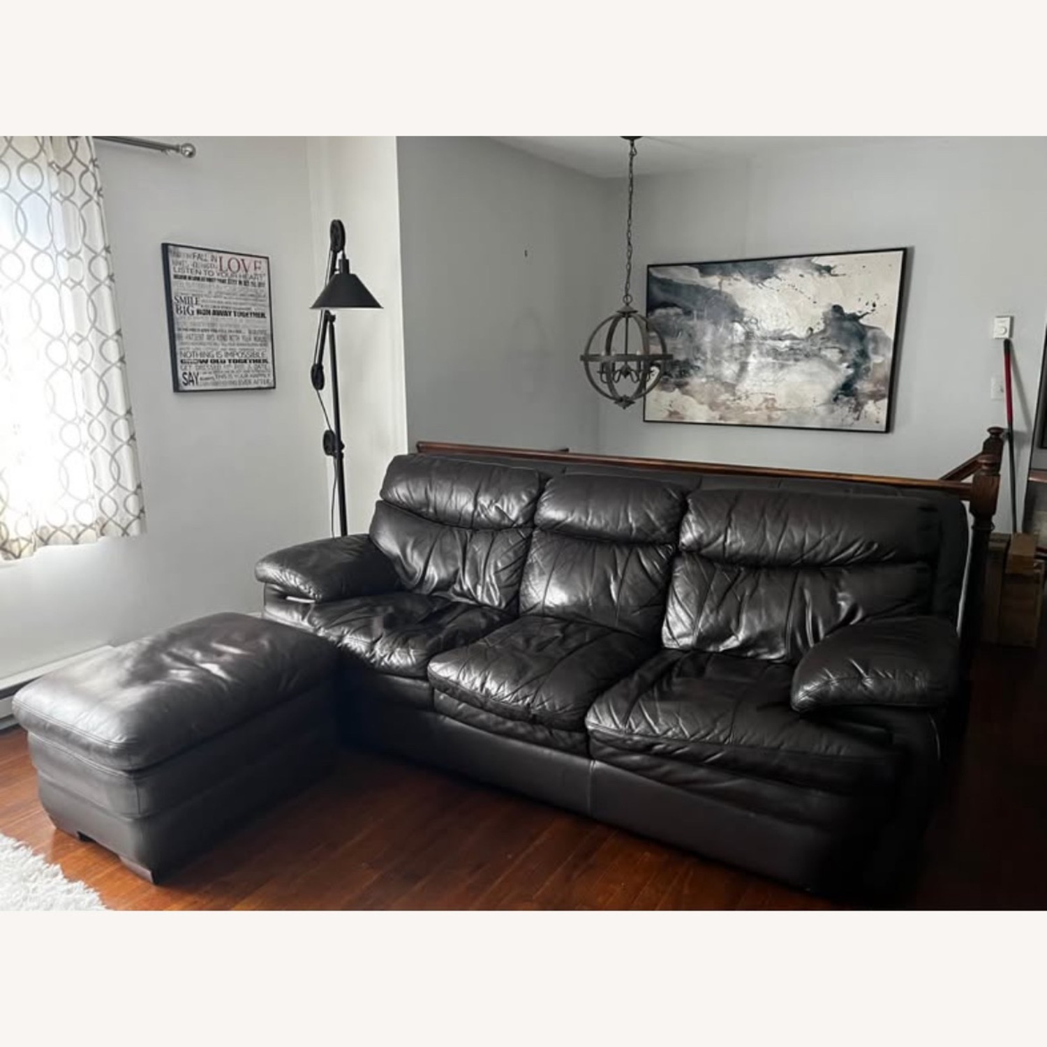 Raymour & Flanigan Leather Sofá with Puff - image-1