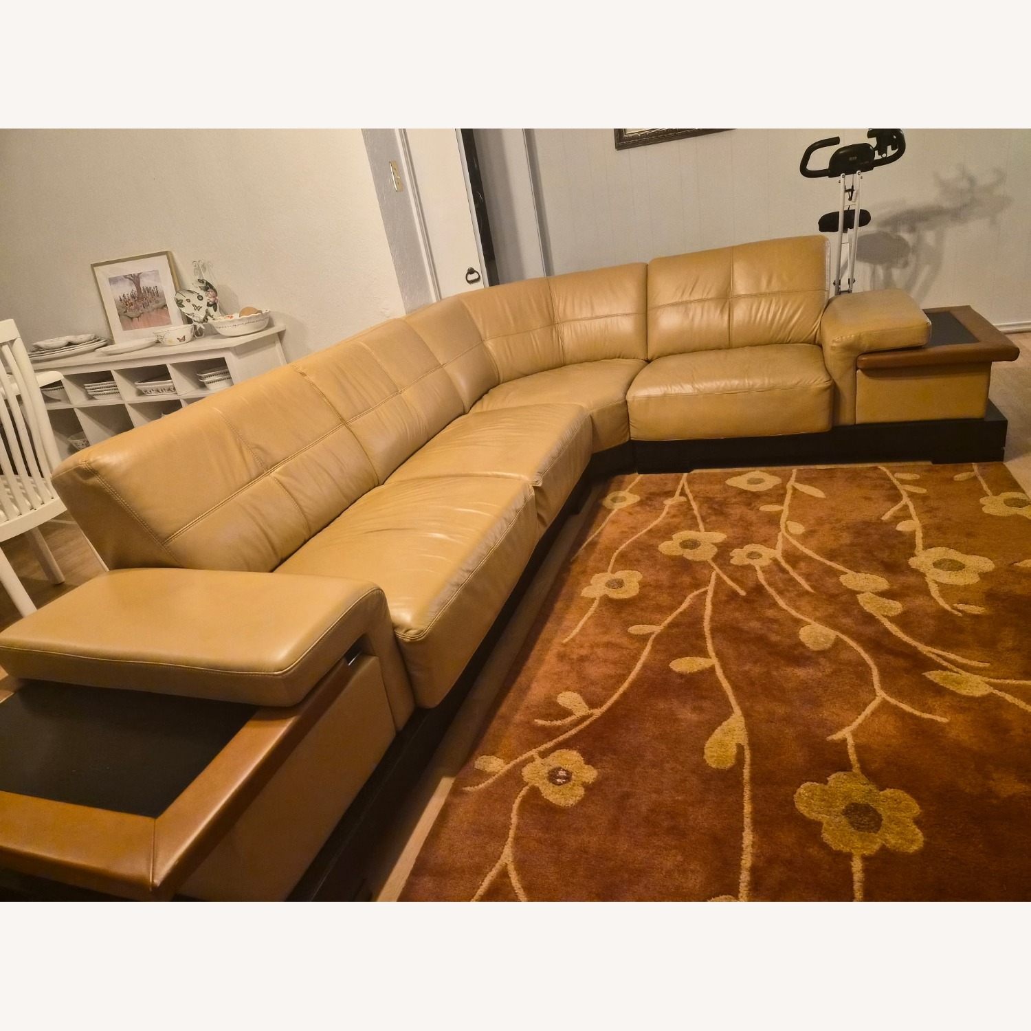 David Hong's Sofa - image-2