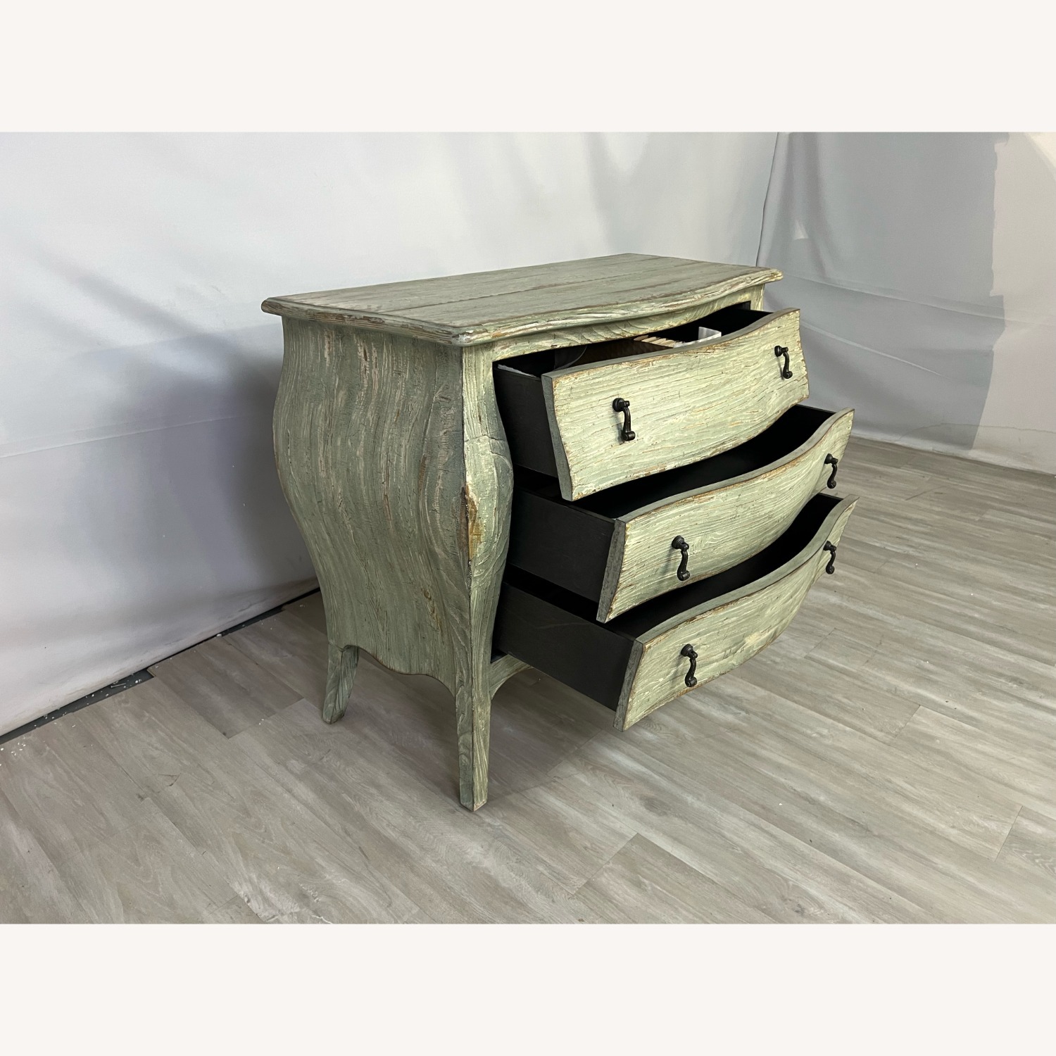 Hooker Furniture Traditions 3-Drawers Nightstand - image-4