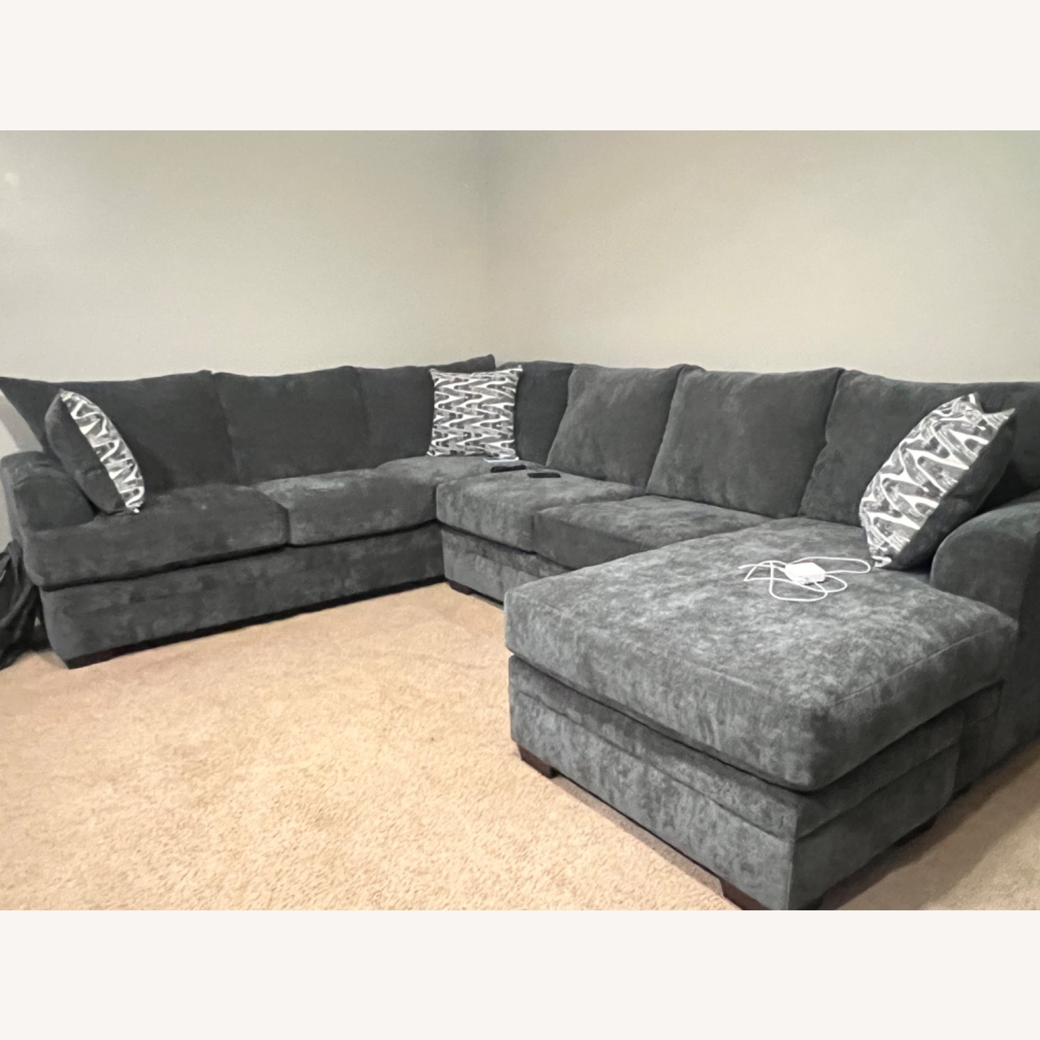 Levin Furniture Light Gray 3+ Piece Sectional - image-3