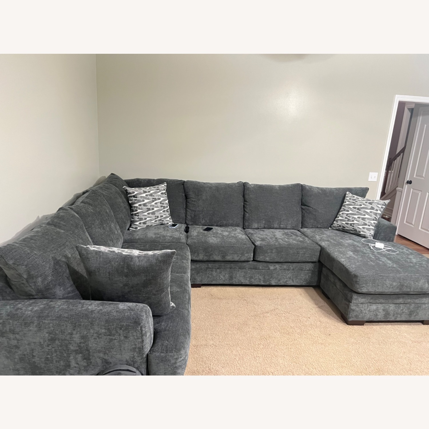 Levin Furniture Light Gray 3+ Piece Sectional - image-2