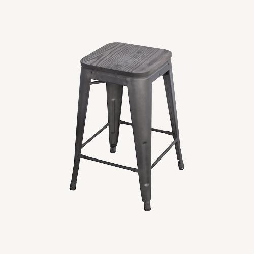 Used AmeriHome Loft Light Gray Metal Stools for sale on AptDeco